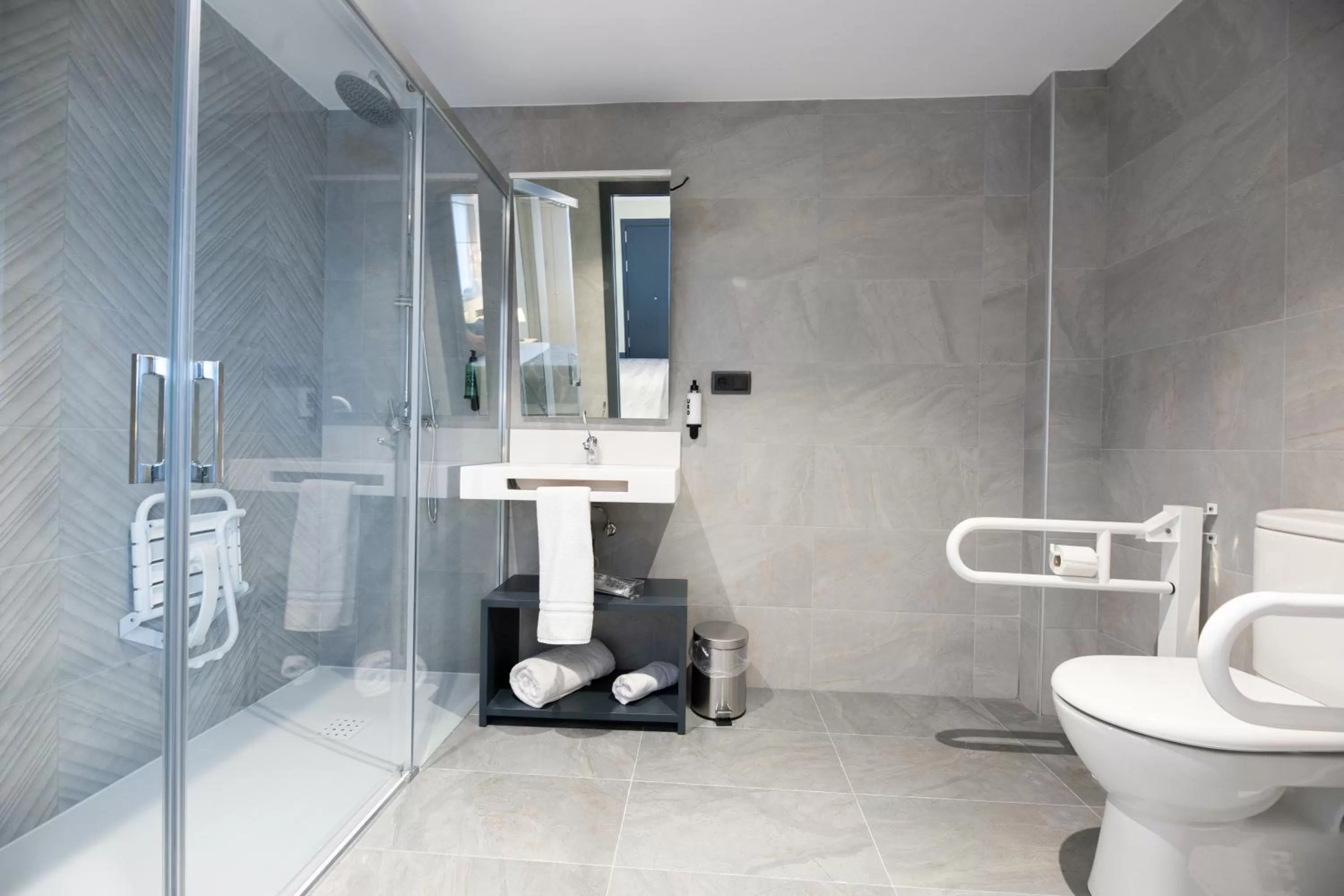 Shower in HOTEL IBERUM