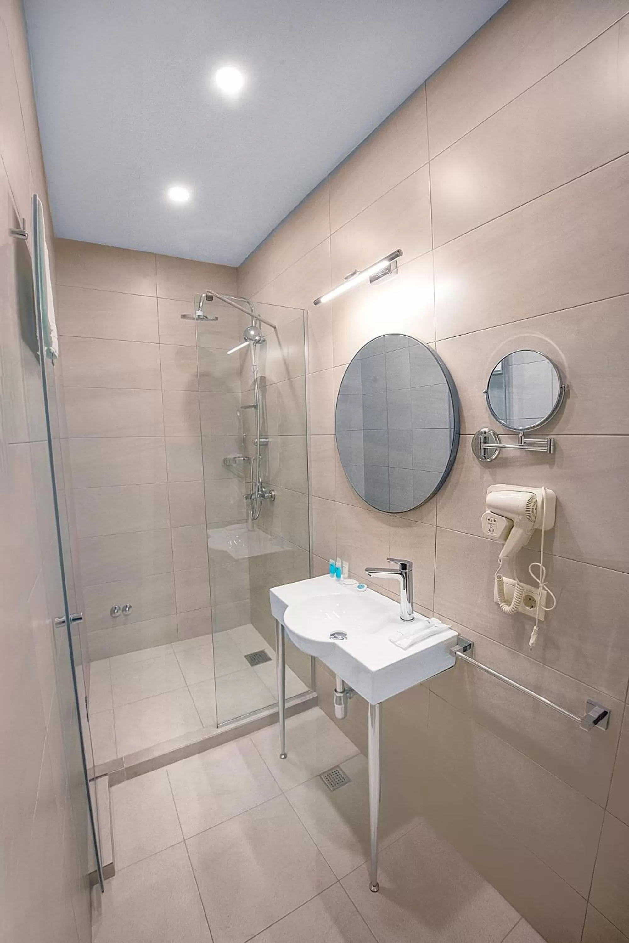 Bathroom in Meta Business Hotel By King David