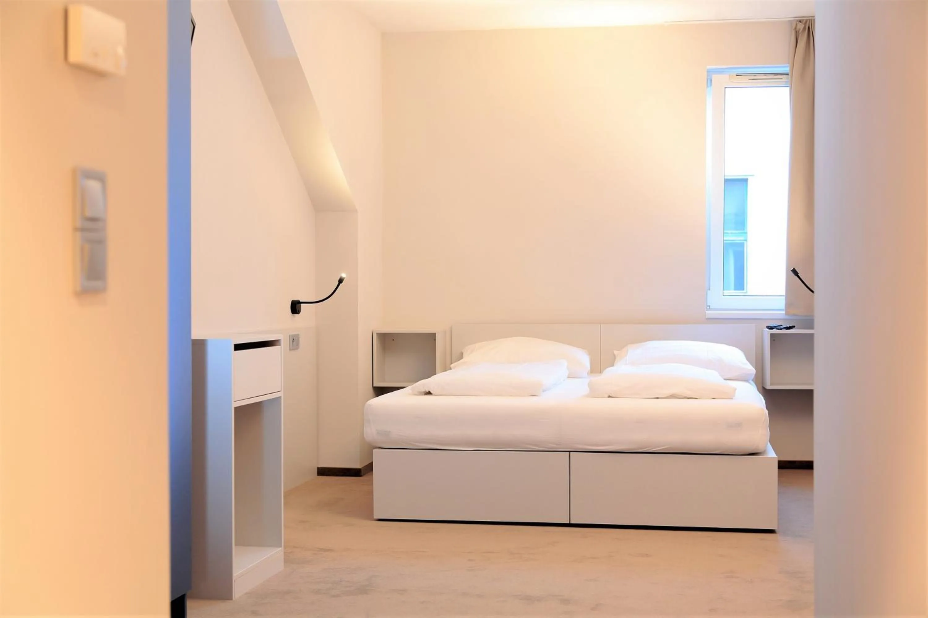 Photo of the whole room, Bed in Maverick Central Market