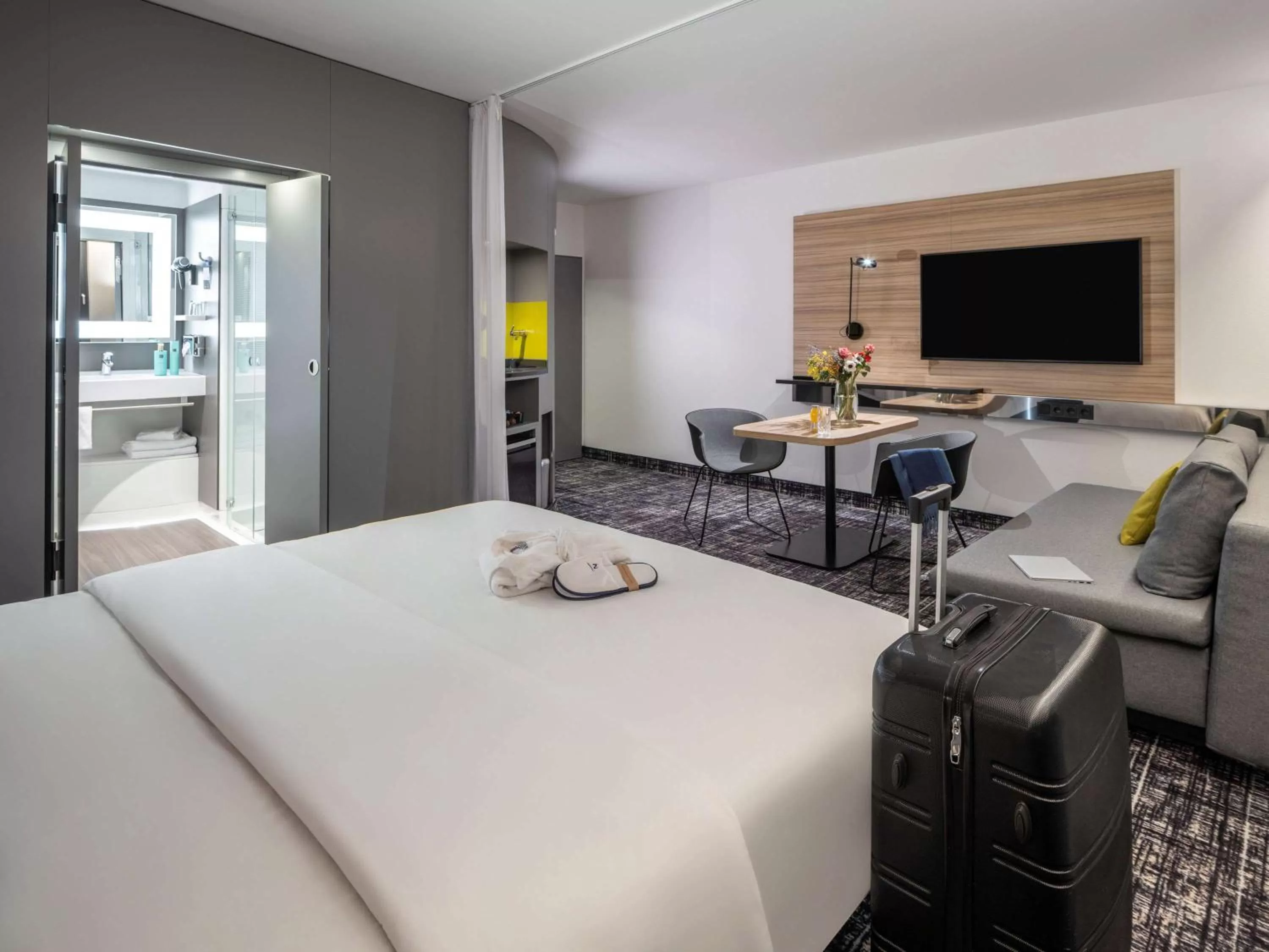 Junior Business Suite with Sofa in Novotel Suites Wien City Donau