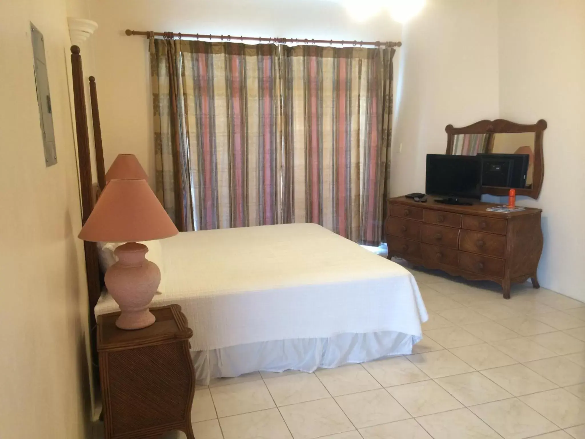 King Suite with Sea View in Fort Burt Hotel King Suite with Sea View in Fort Burt Hotel