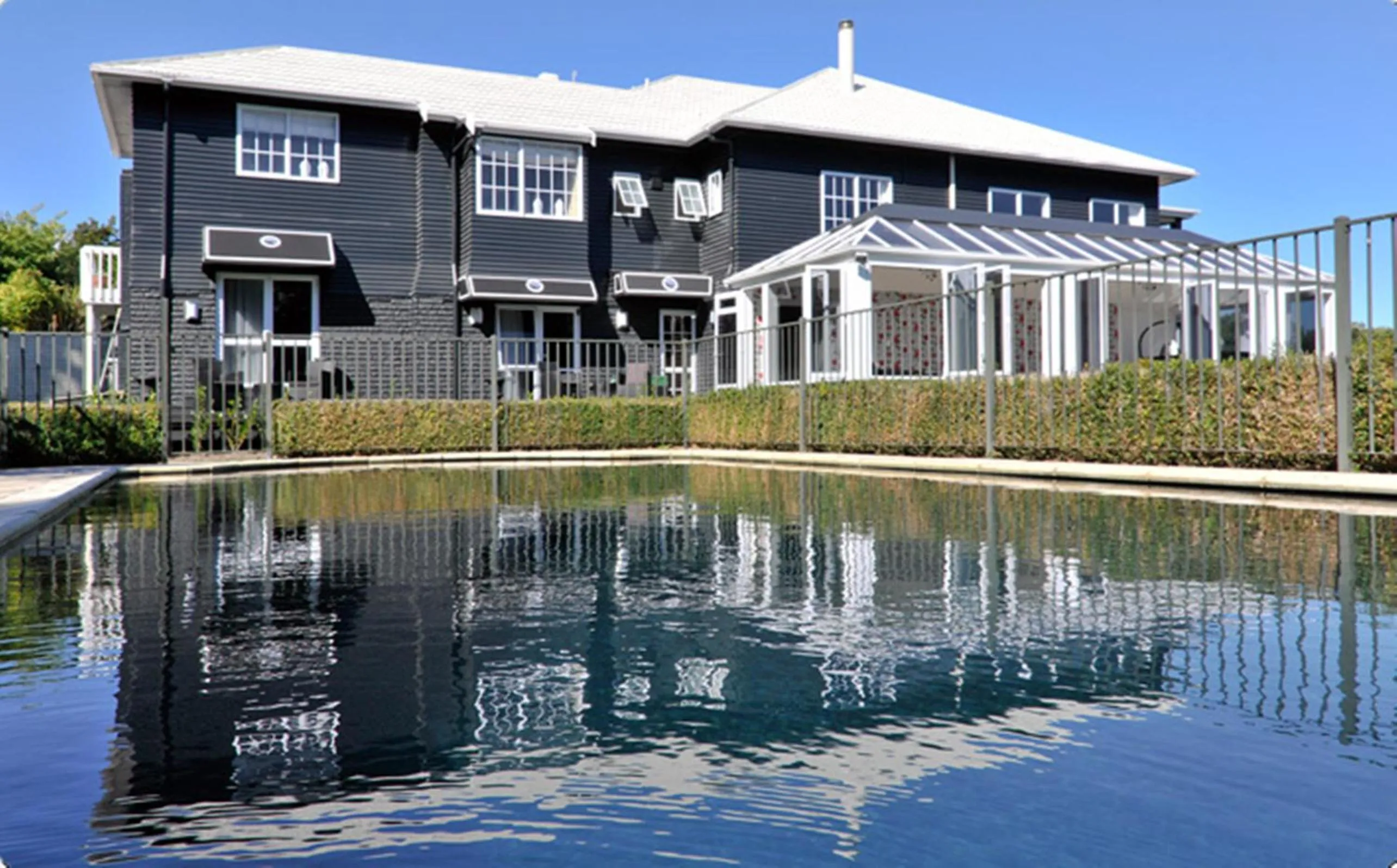 Property building in Black Swan Lakeside Boutique Hotel