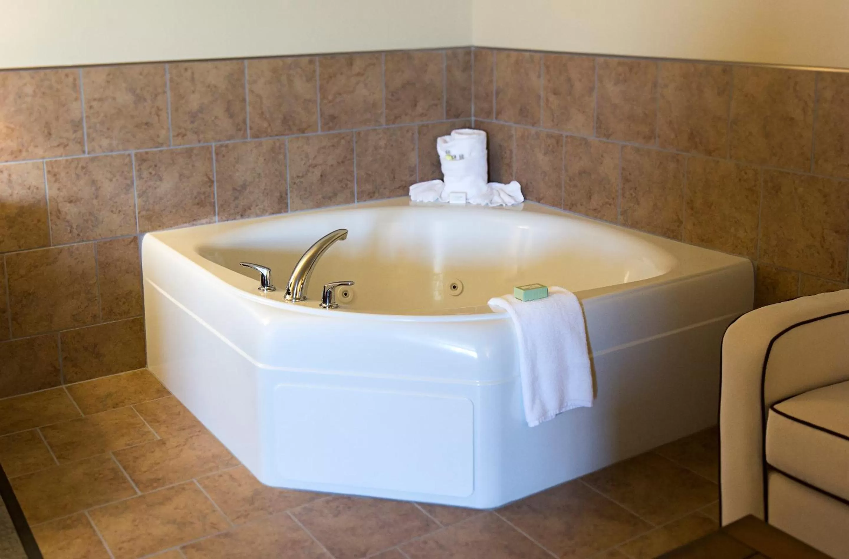 Bathroom in Newcastle Lodge & Convention Center