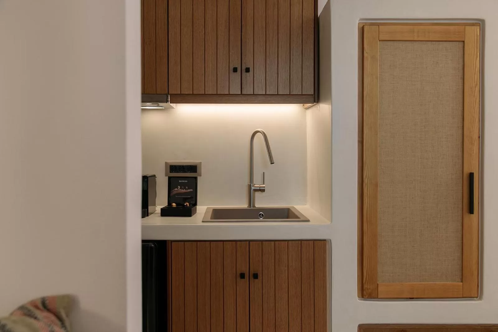 Coffee/tea facilities in "Makava Suites" Your Luxe Urban Sanctuary