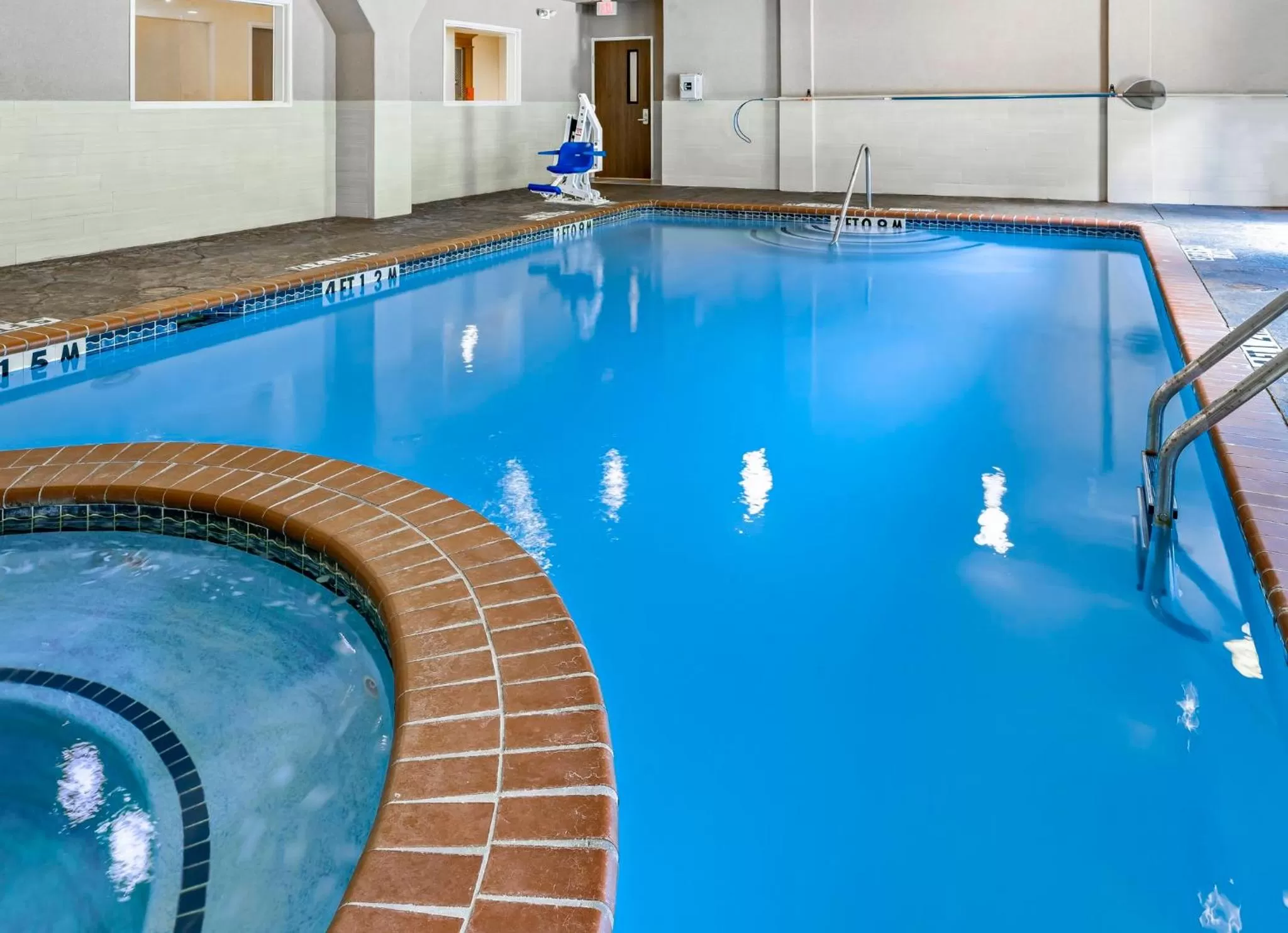 Swimming pool in Holiday Inn Express Hotel & Suites Kilgore North by IHG
