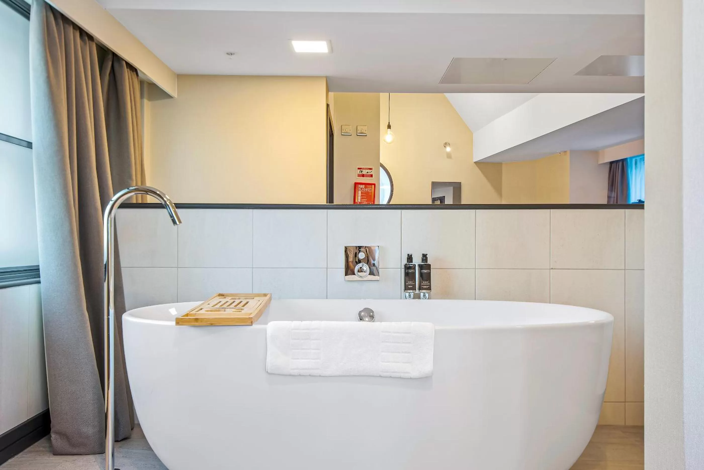 Bath in Roomzzz Manchester Victoria