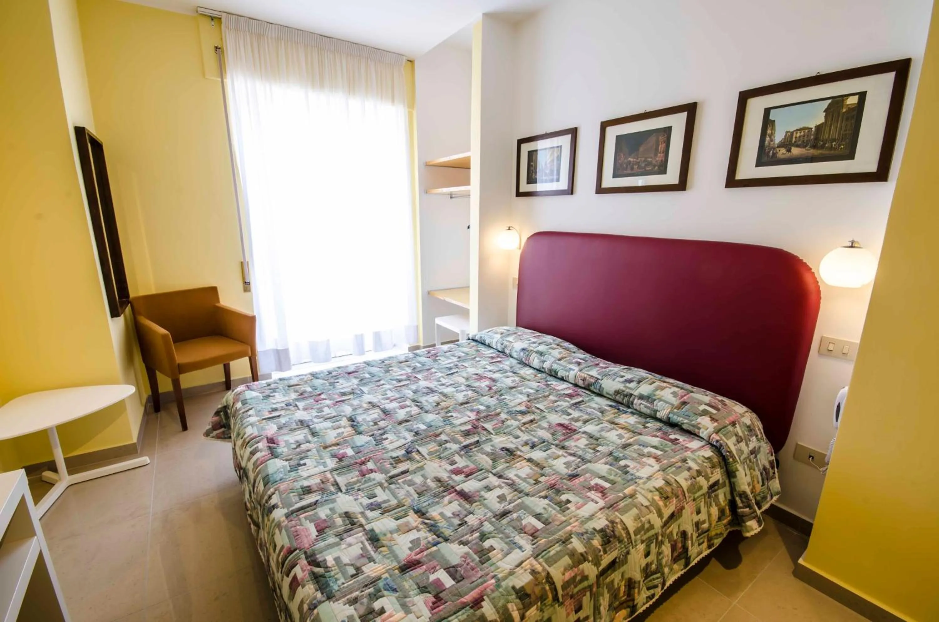 Photo of the whole room, Bed in Hotel Tarconte