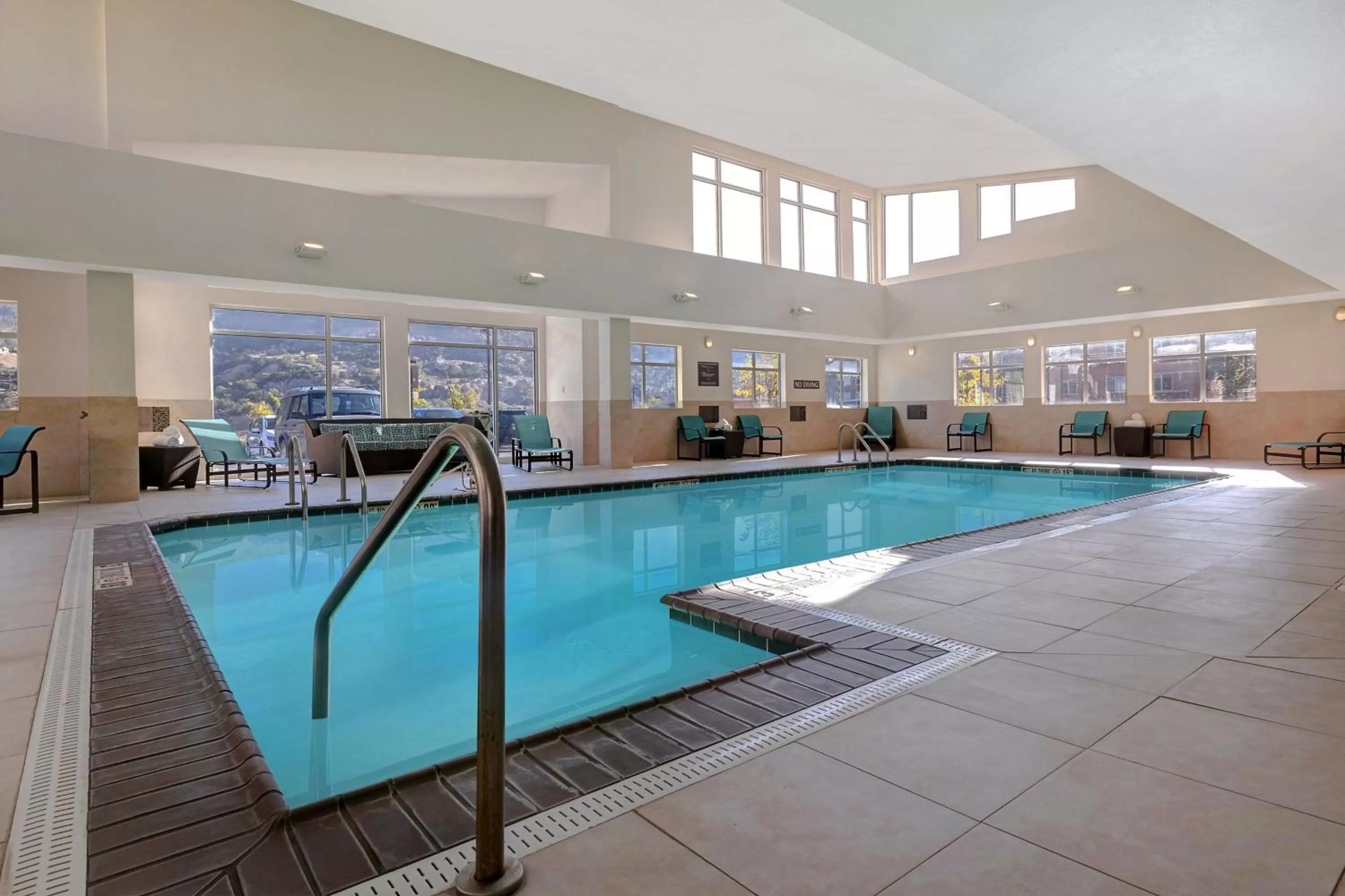 Swimming pool in Residence Inn Glenwood Springs
