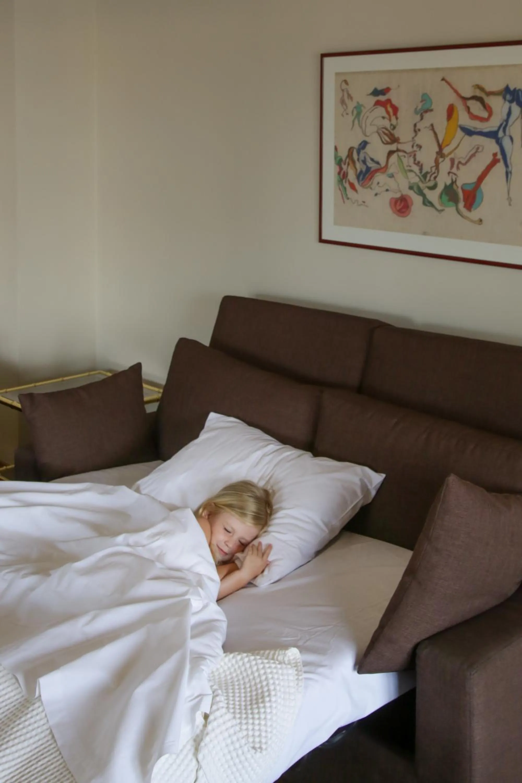 children, Bed in Astoria Hotel Thessaloniki