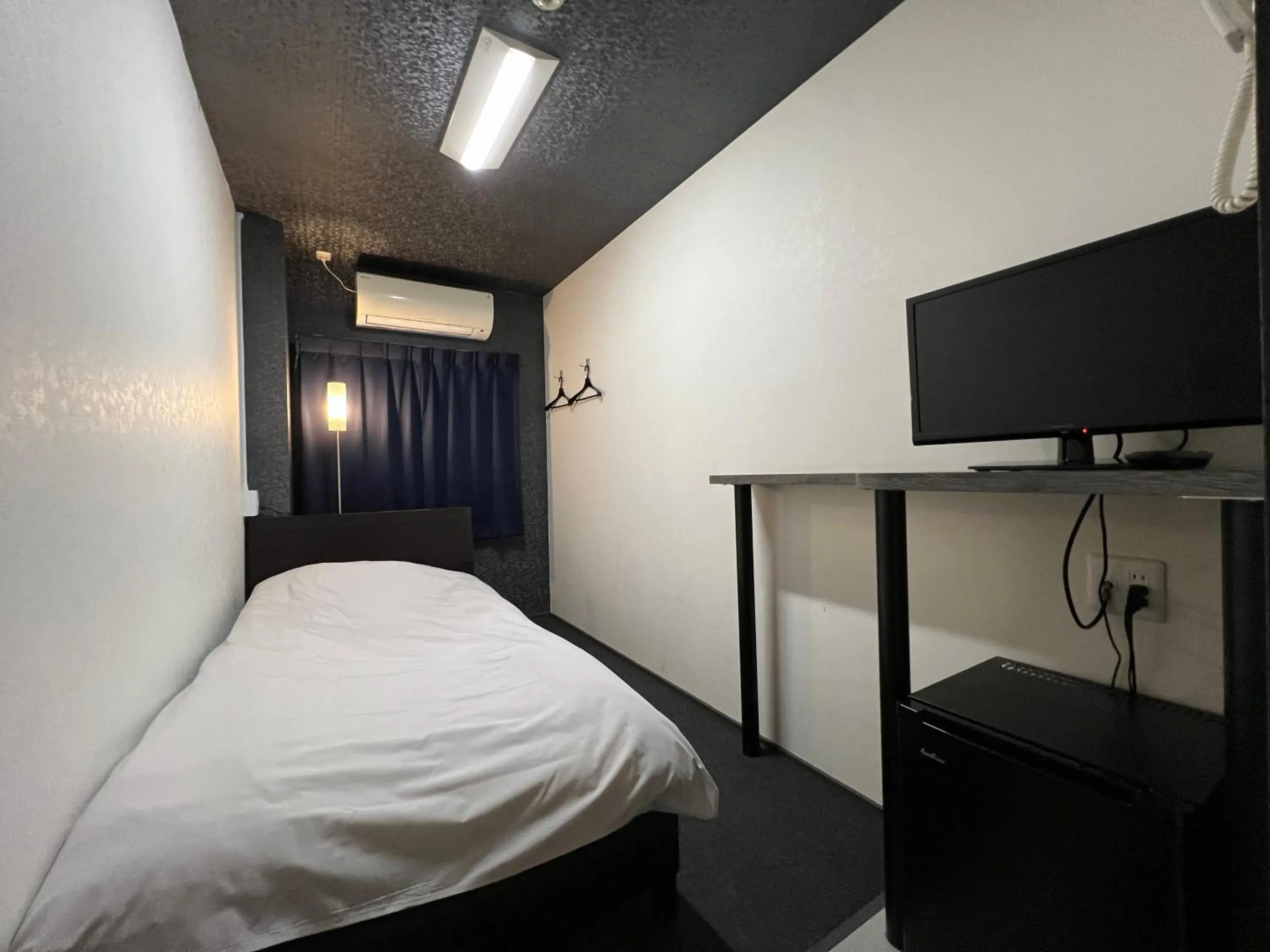 Economy Single Room with Shared Bathroom - Non-Smoking in Hotel Sunplaza 2 Annex Economy Single Room with Shared Bathroom - Non-Smoking in Hotel Sunplaza 2 Annex