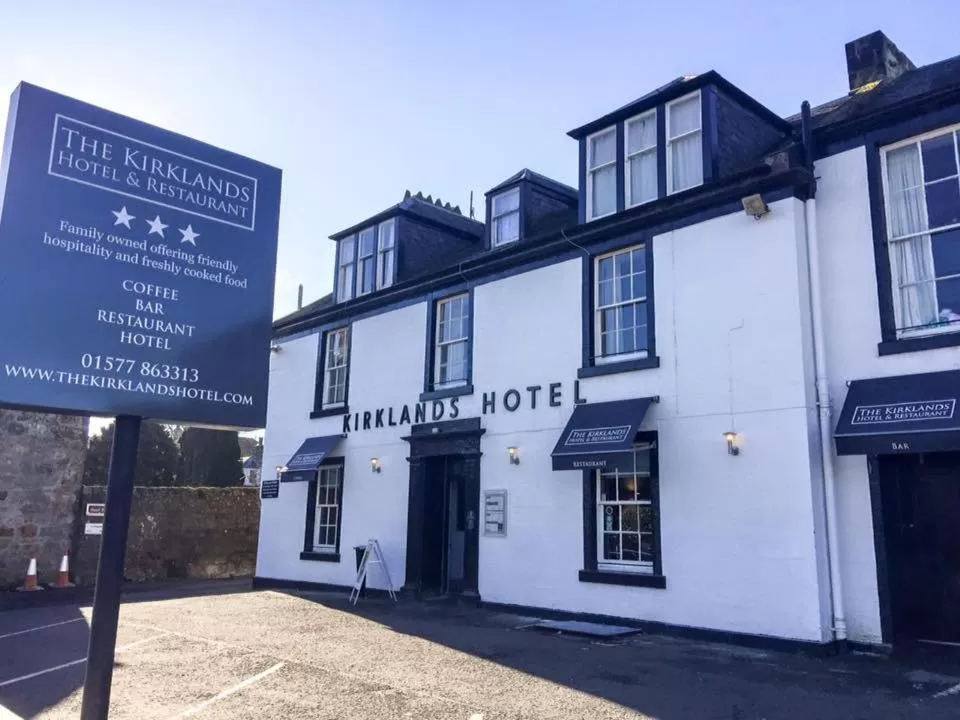 Facade/entrance in Kirklands Hotel