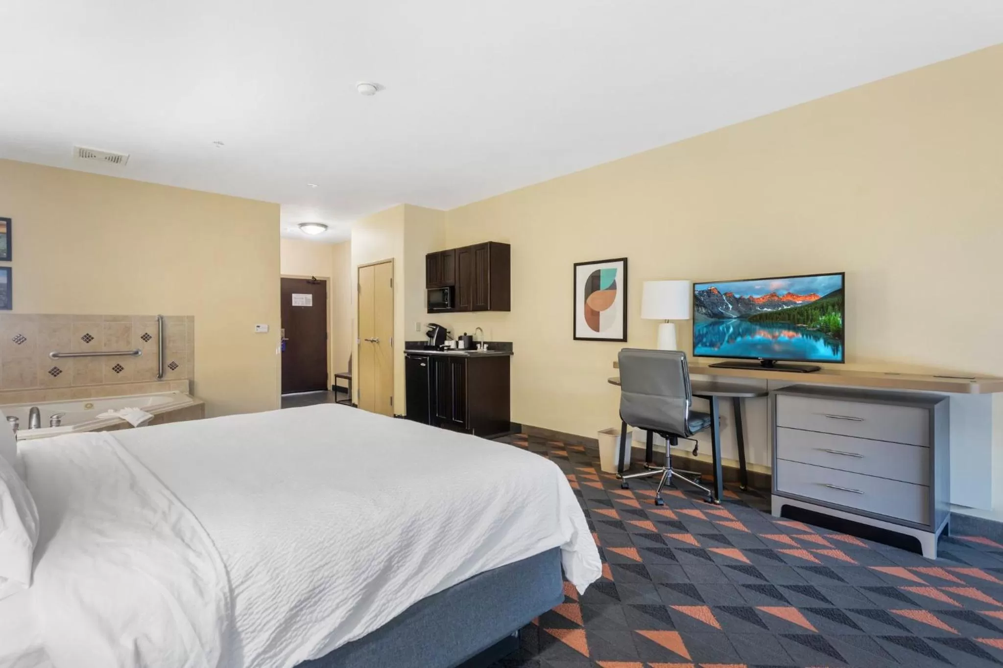 Bedroom, Bed in Holiday Inn Hotel & Suites Waco Northwest by IHG