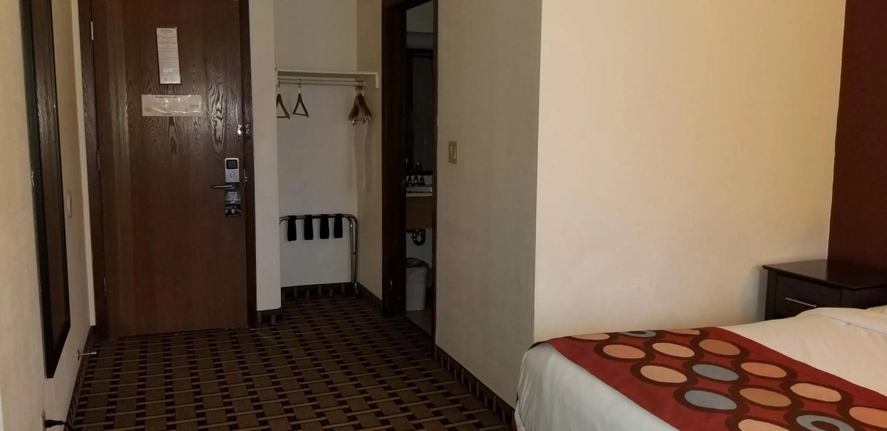 Bed in Super 8 by Wyndham Ashland