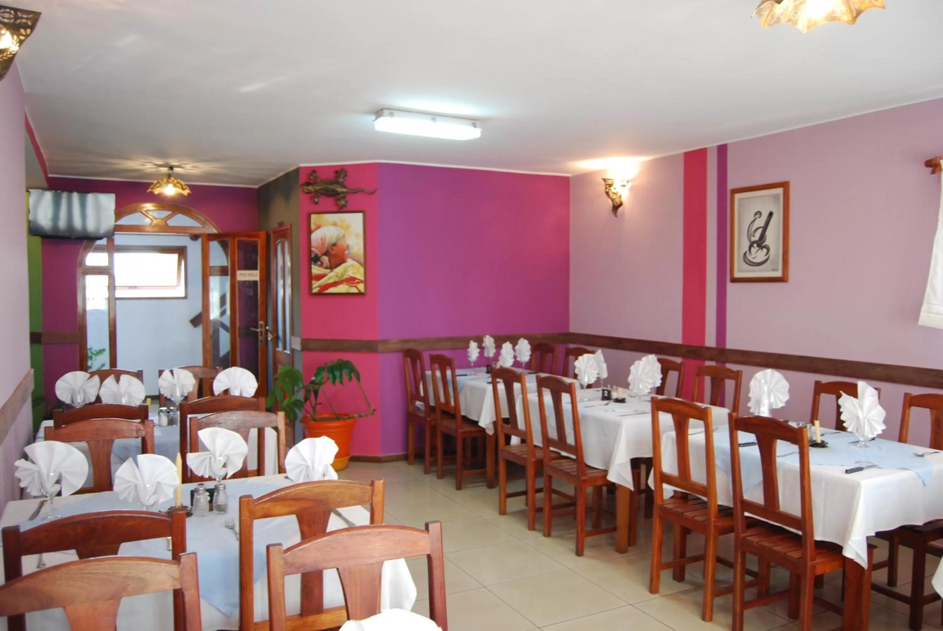 Restaurant/Places to Eat in Antsirabe Hotel