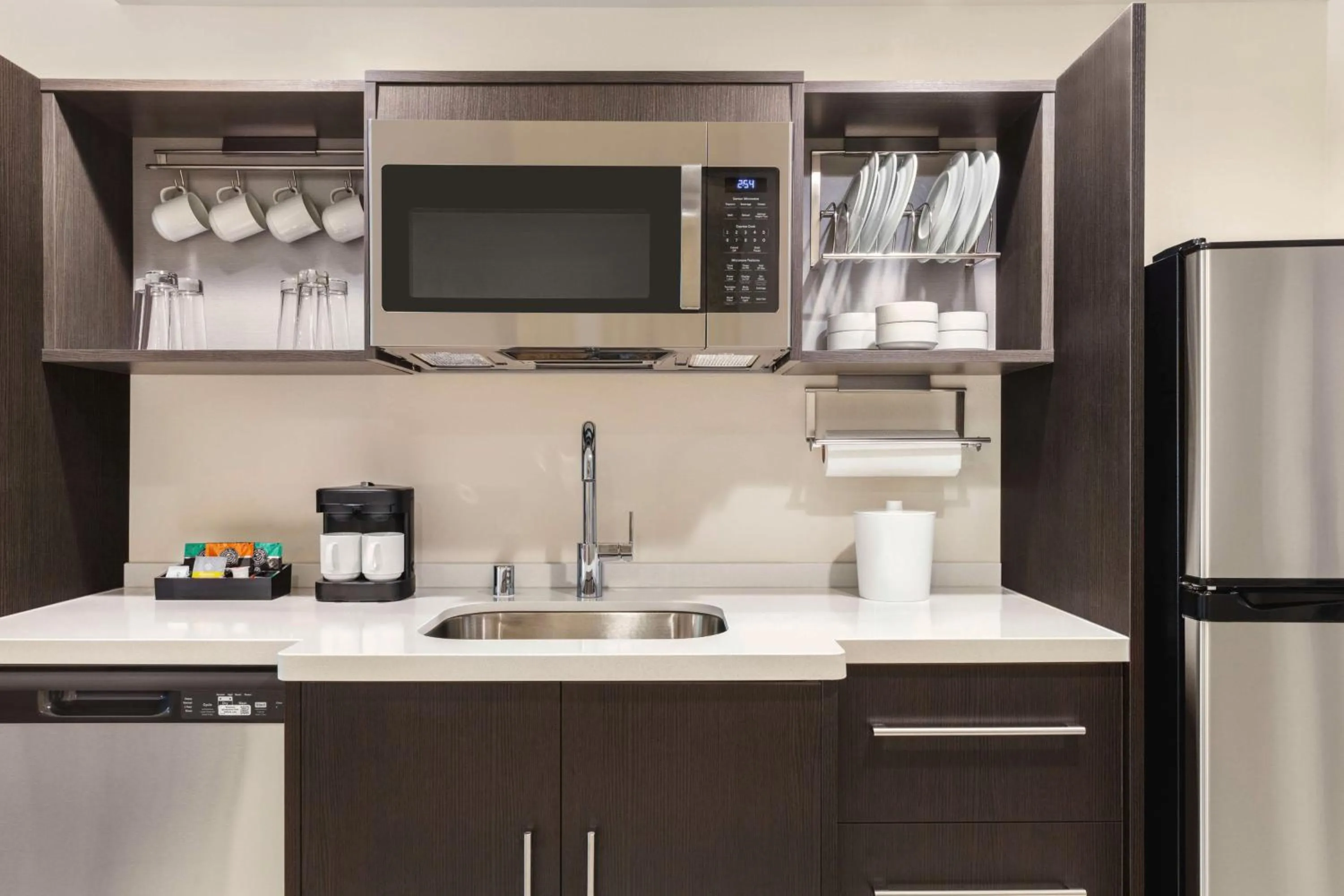 Kitchen or kitchenette in Home2 Suites By Hilton Milwaukee West