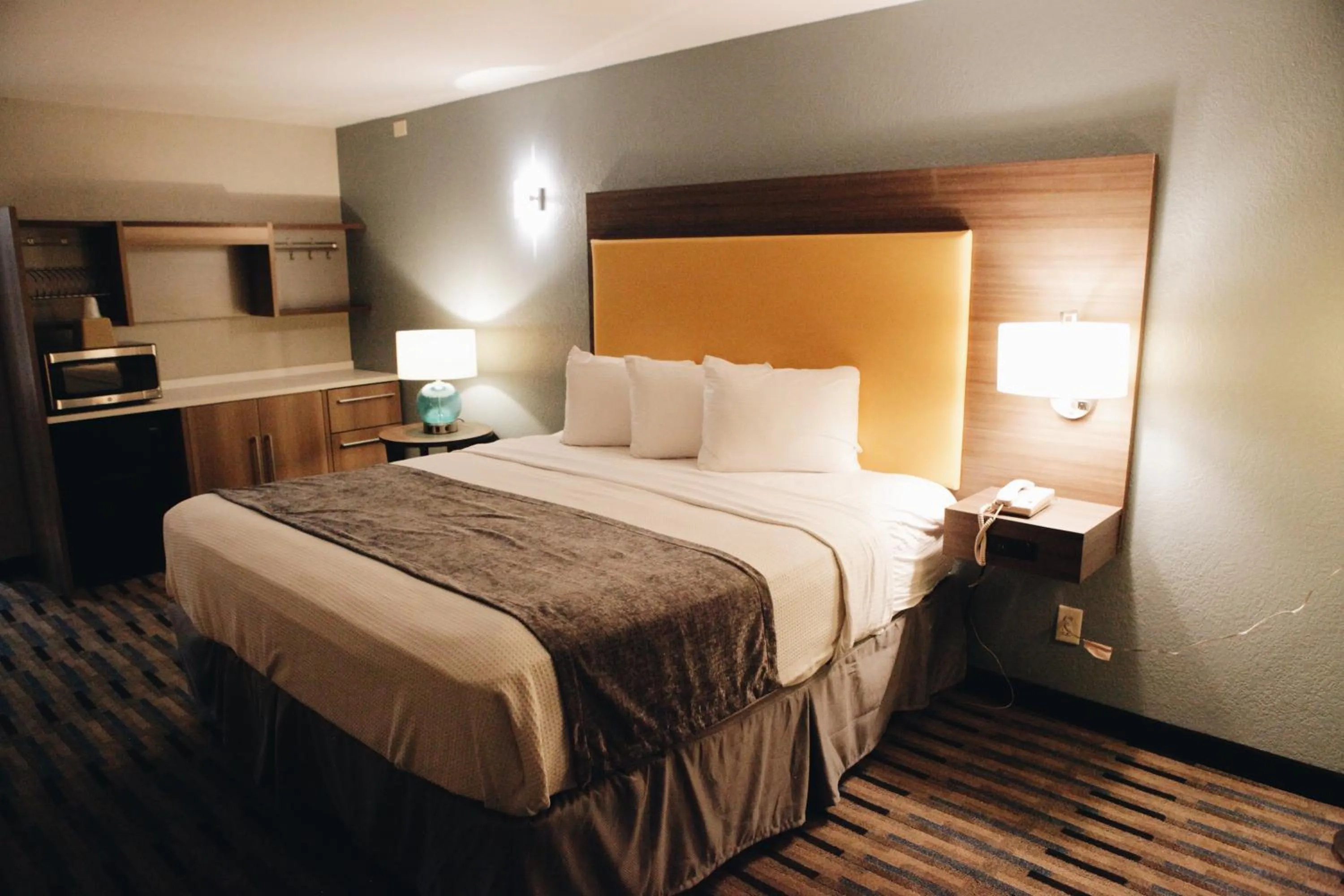 Bed in All Seasons Inn & Suites