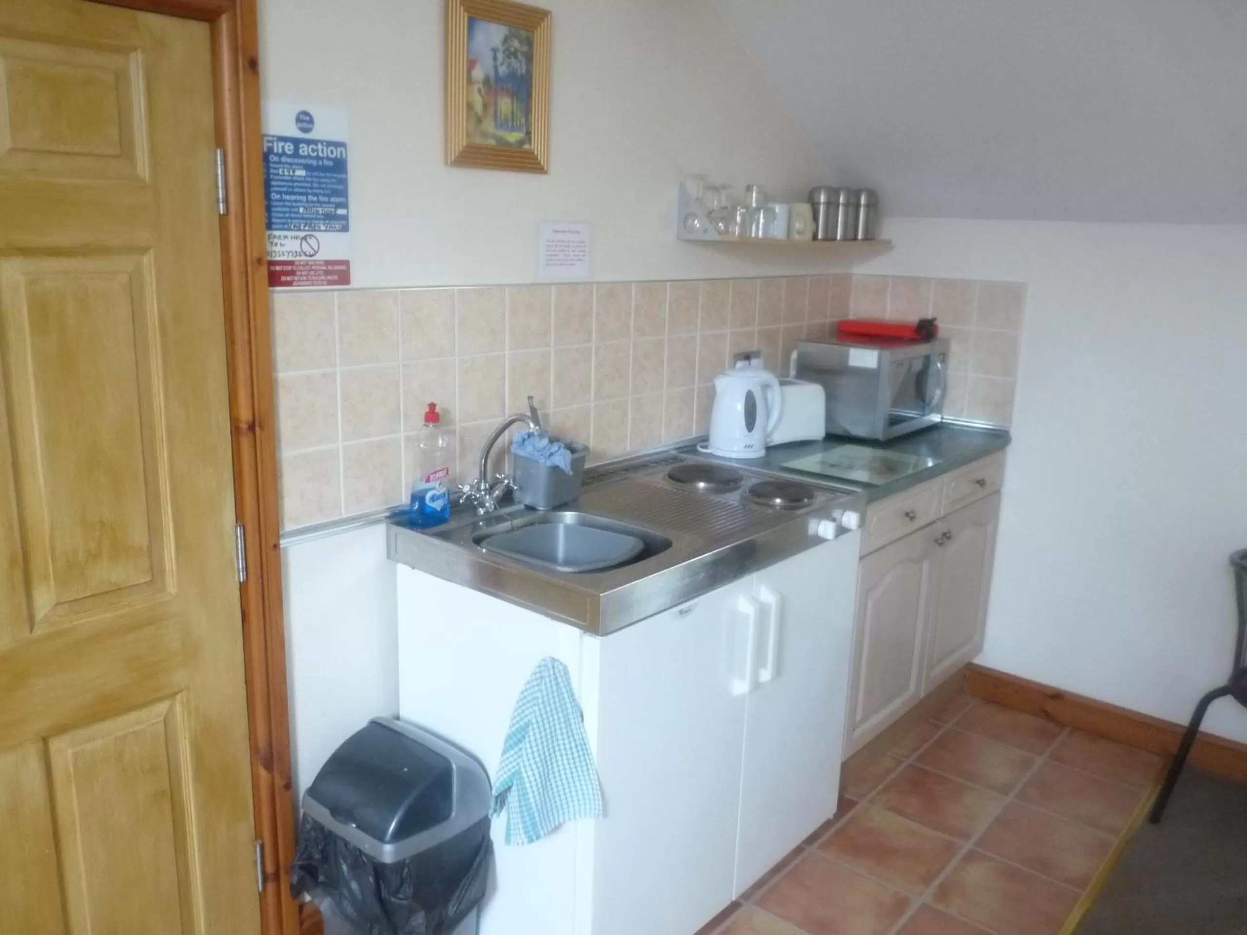 Kitchen or kitchenette in Oakenholt Farm Bed and Breakfast
