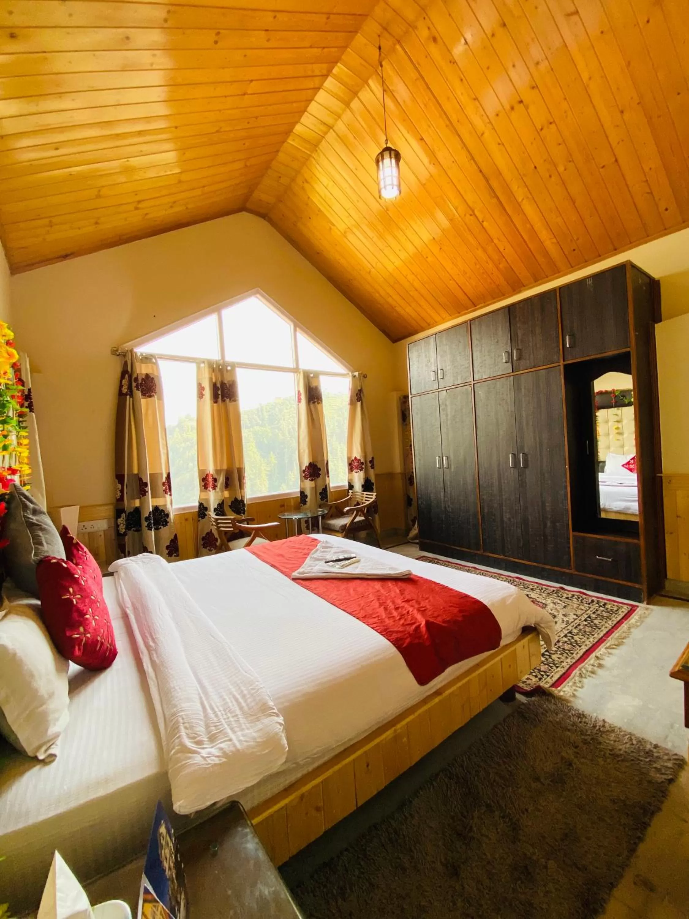 Photo of the whole room, Bed in Sai Cottage Shimla