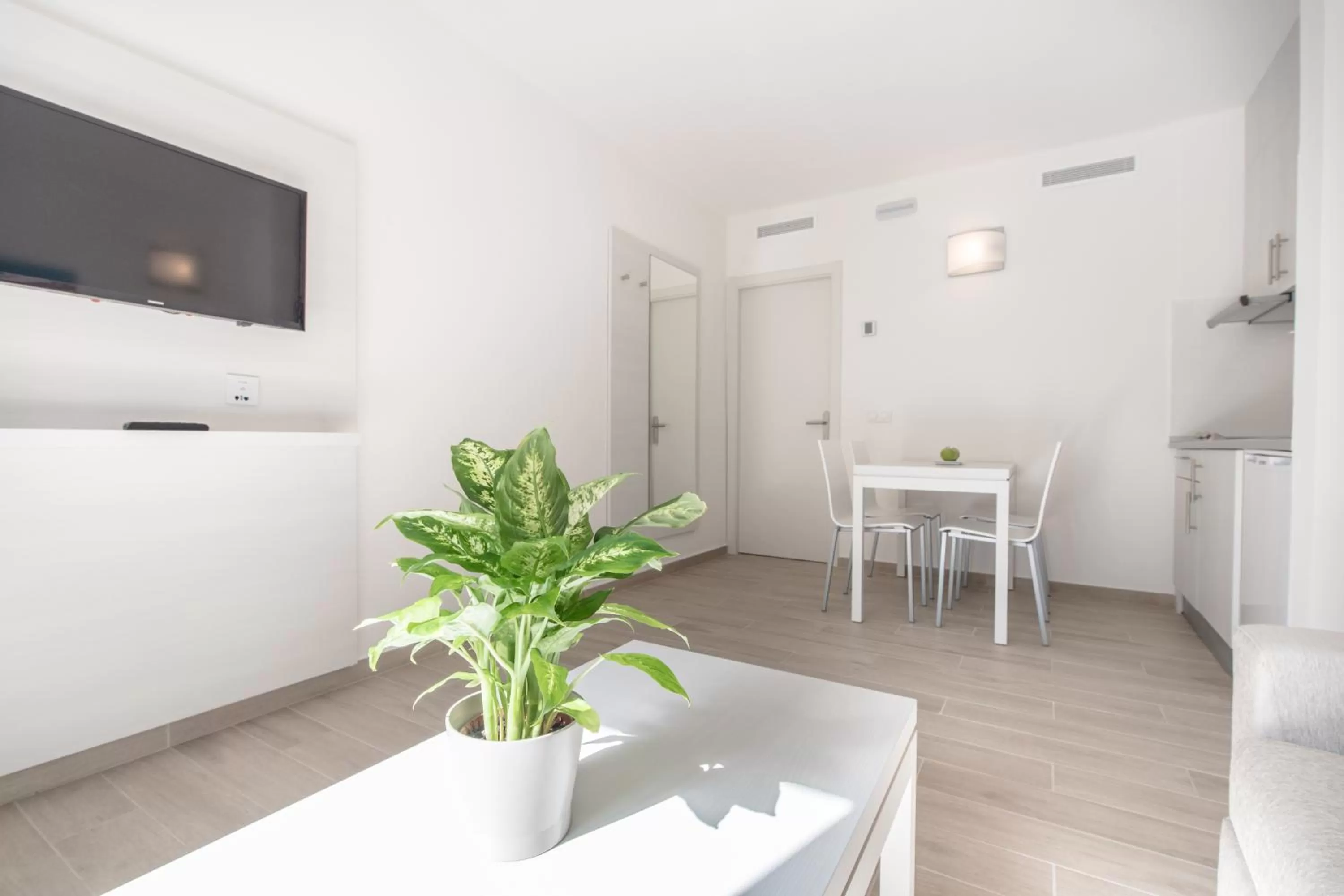 Dining area in Hotel THB Flora