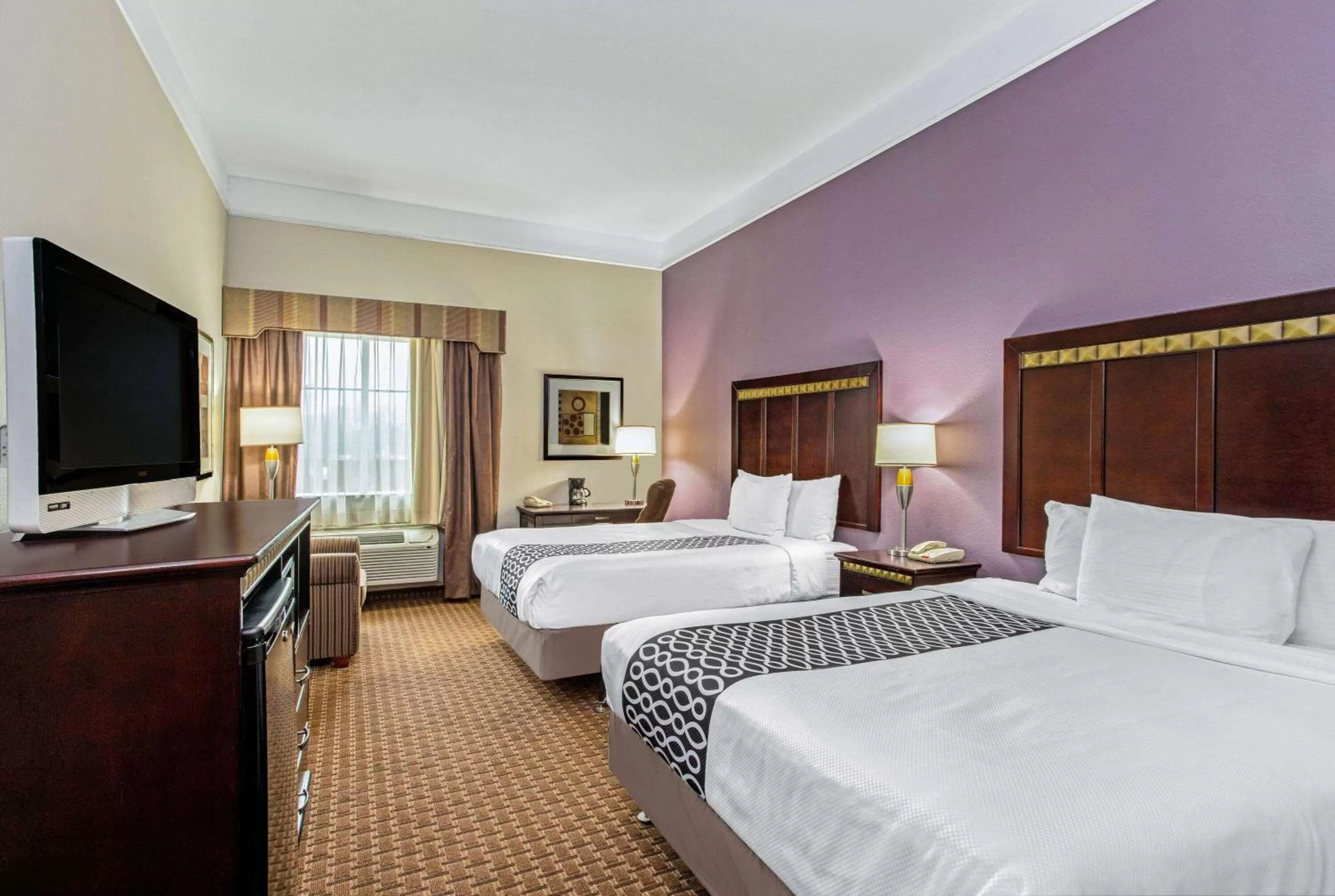 Photo of the whole room, Bed in La Quinta by Wyndham Cleburne