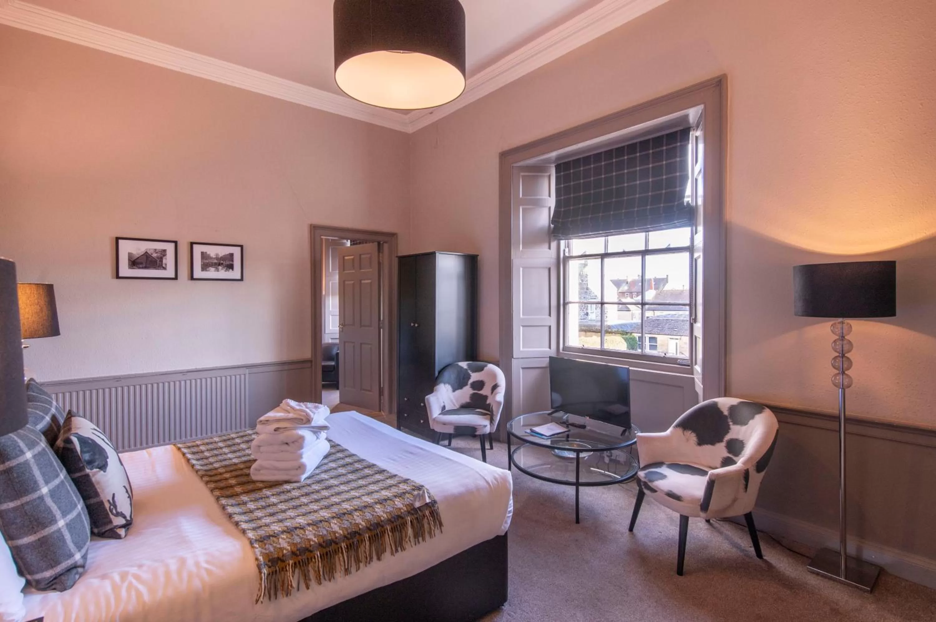 Seating area, Bed in The Allan Park