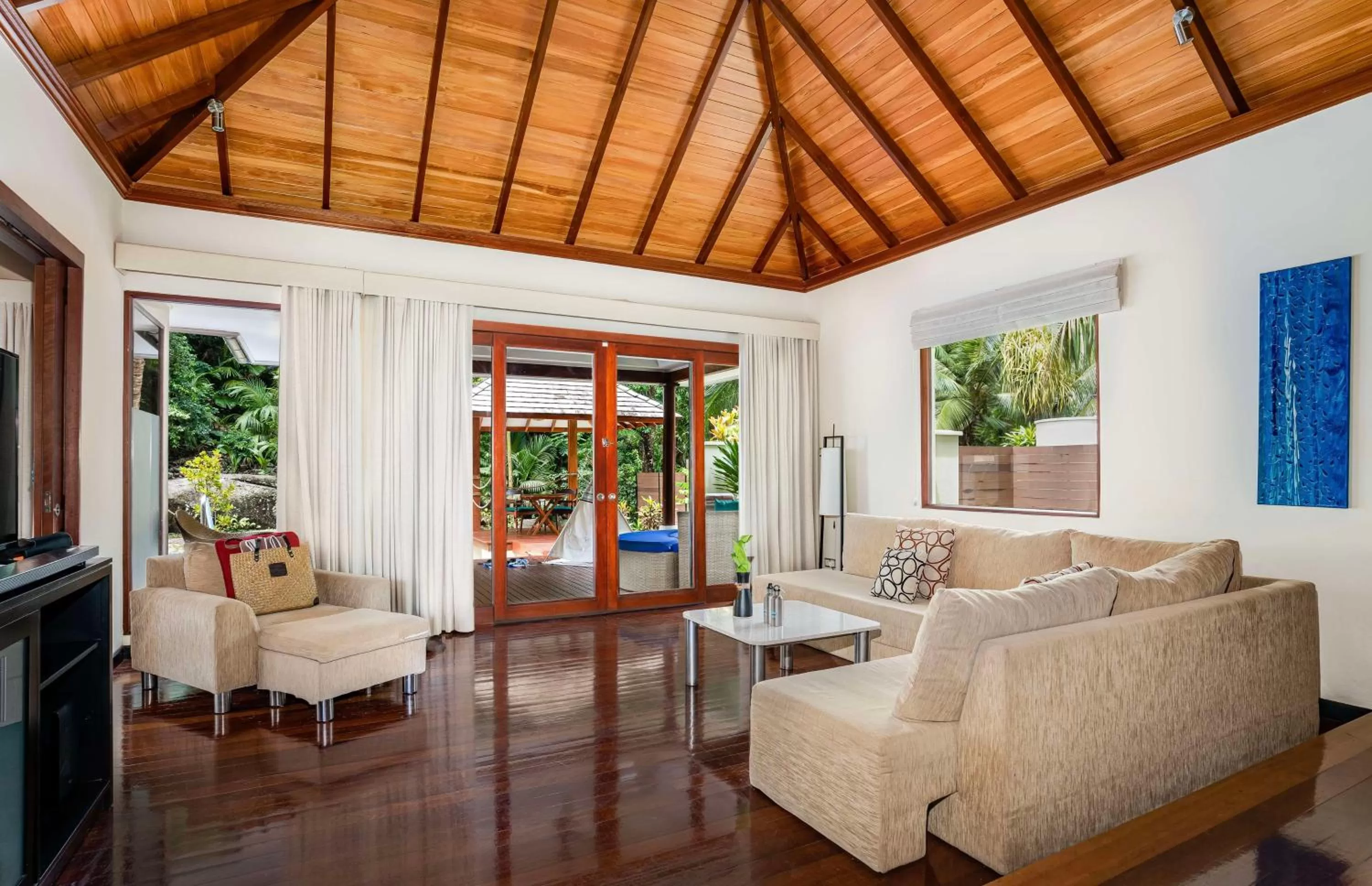 Living room in Hilton Seychelles Labriz Resort & Spa