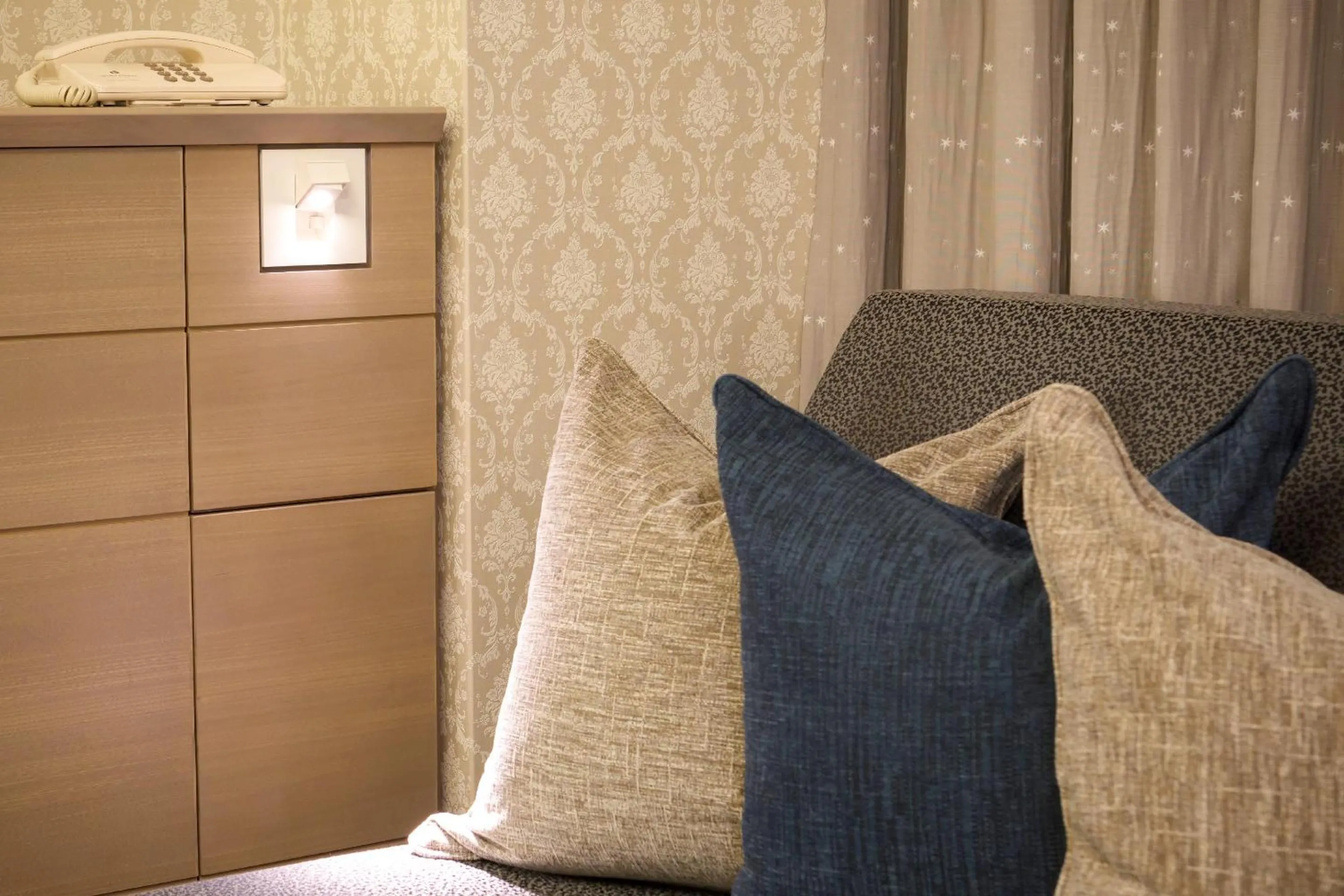 Short Stay - single occupancy - Check-in 18:00 / Check-out 12:00 - Room Selected at Check-In in Hotel Okura Tokyo Bay