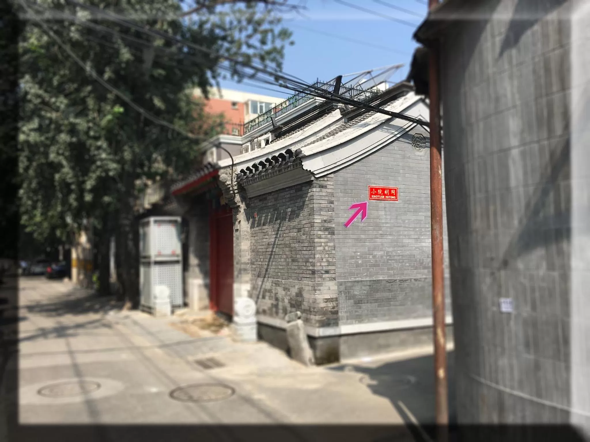 Nearby landmark, Facade/Entrance in Kelly‘s Courtyard Hotel