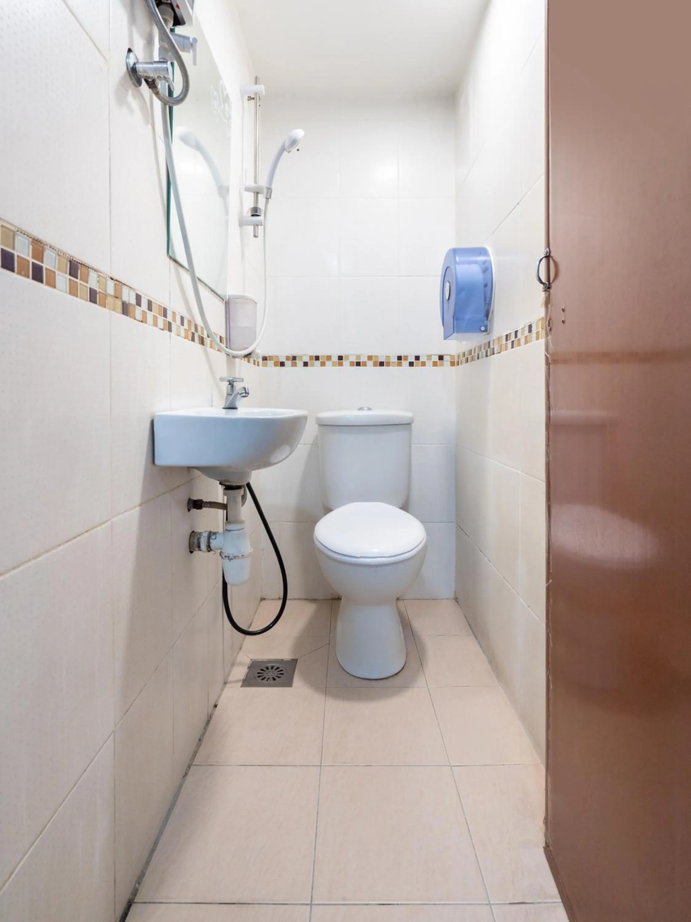 Bathroom in OYO 89717 Budget Star Hotel