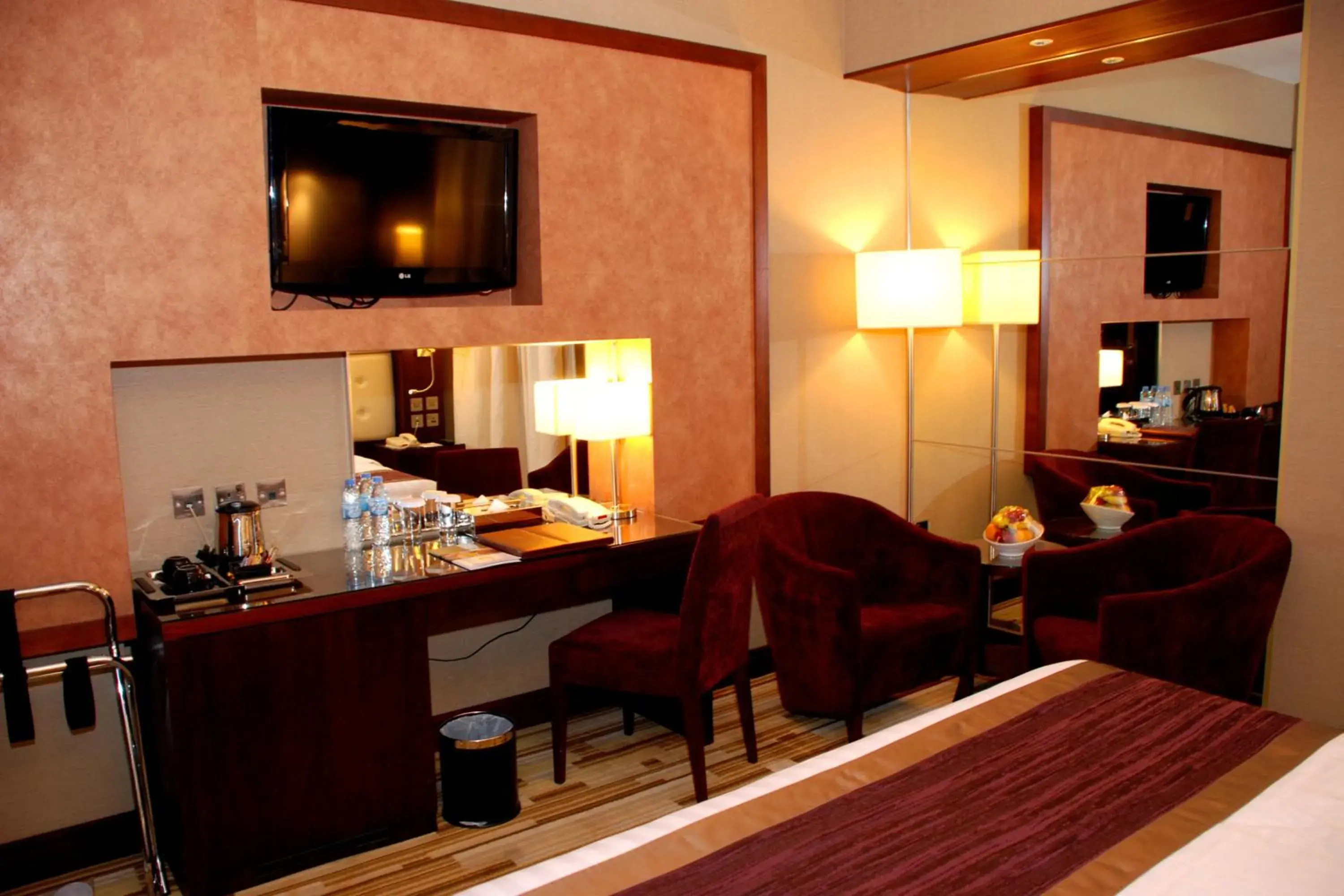 Single Room in Monaco Hotel Single Room in Monaco Hotel