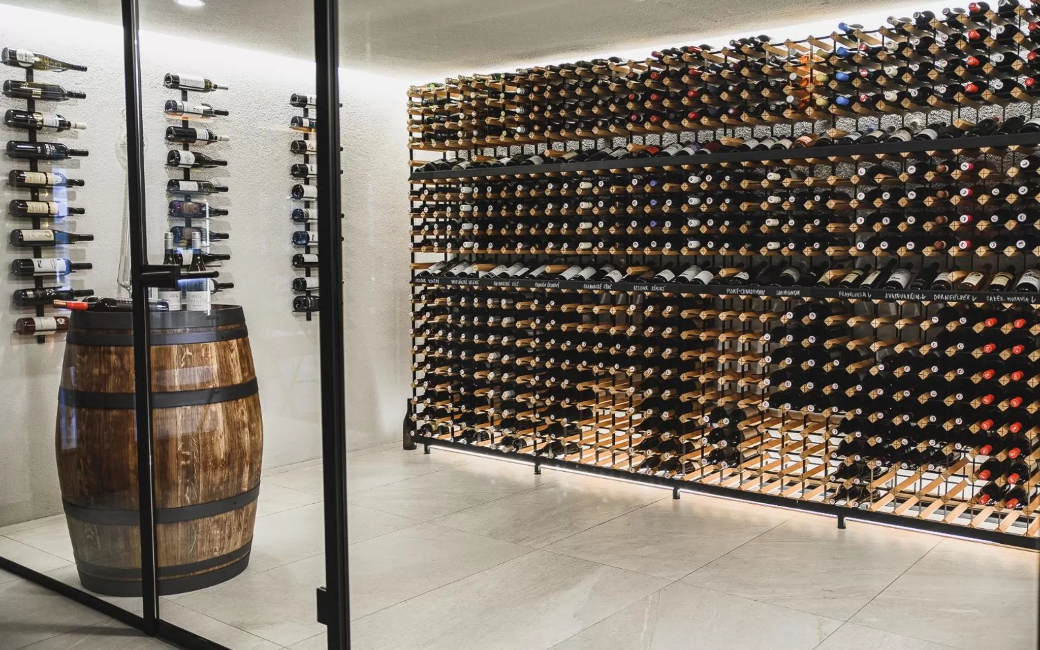 Restaurant/places to eat in Hotel Horal