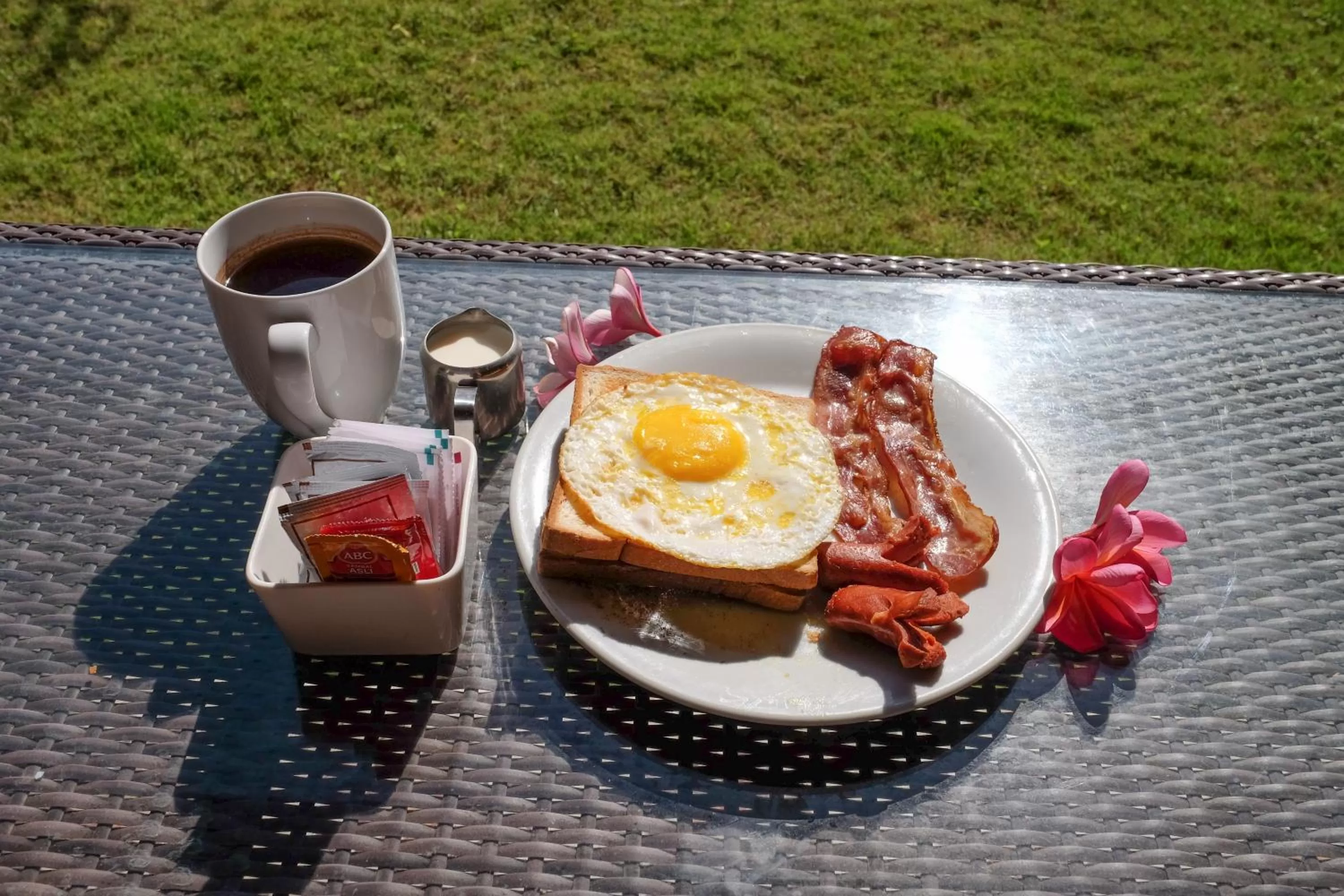 Breakfast in Fat Yogi Cottages