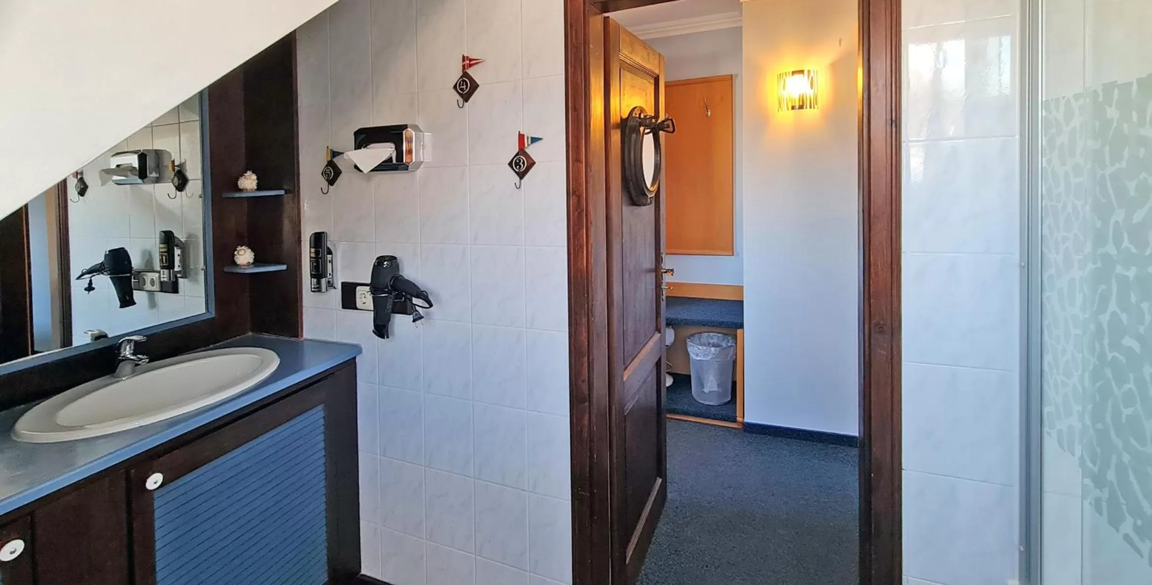 Photo of the whole room, Bathroom in Donau-Hotel