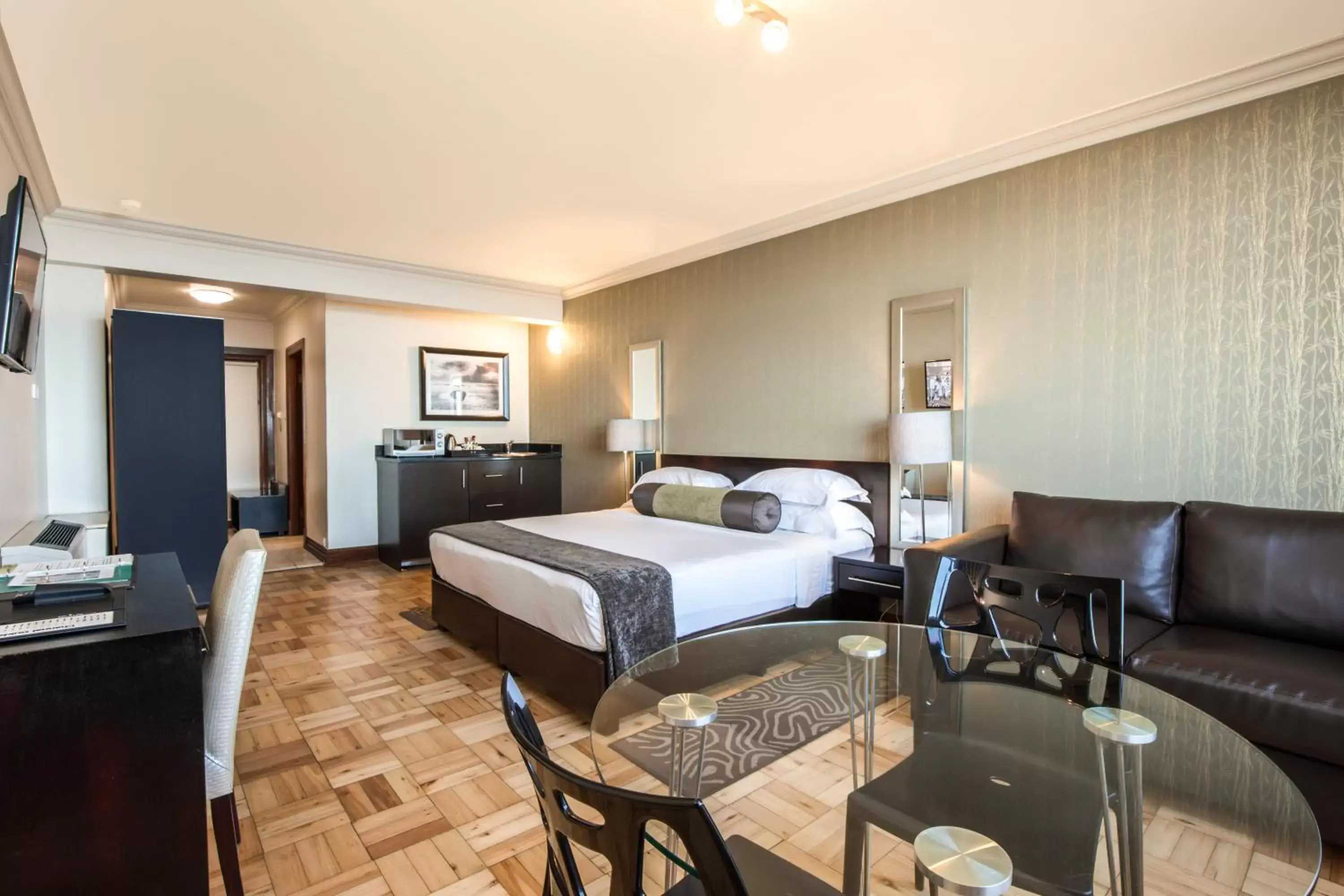 Superior Double or Twin Room in Belaire Suites Hotel Superior Double or Twin Room in Belaire Suites Hotel