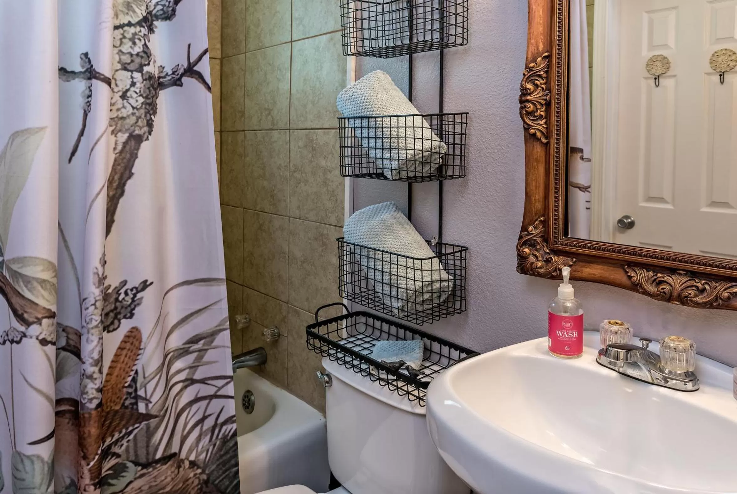 Toilet in Silver Heart Inn & Cottages