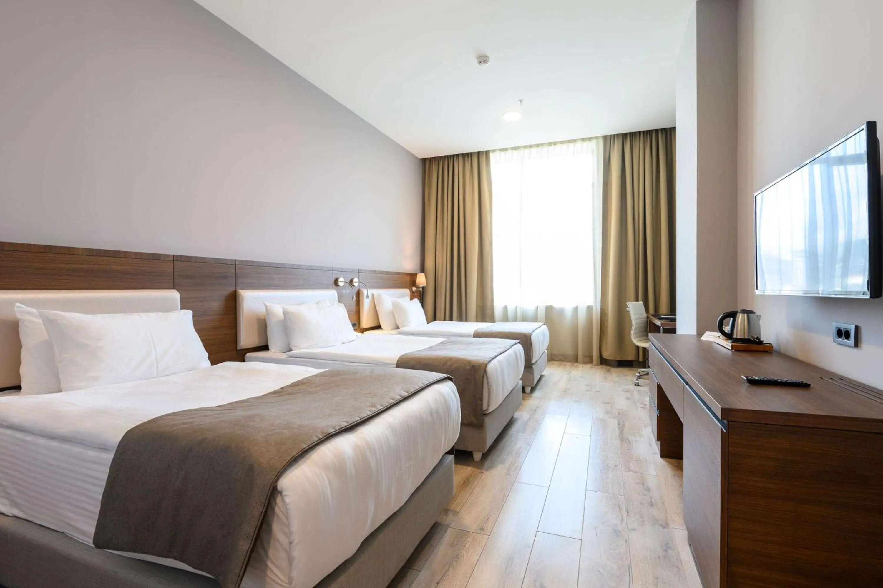 TV and multimedia, Bed in La Quinta by Wyndham Istanbul Gunesli