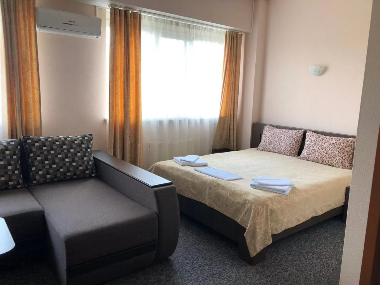 Bed in Mini Hotel on Brovarskaya