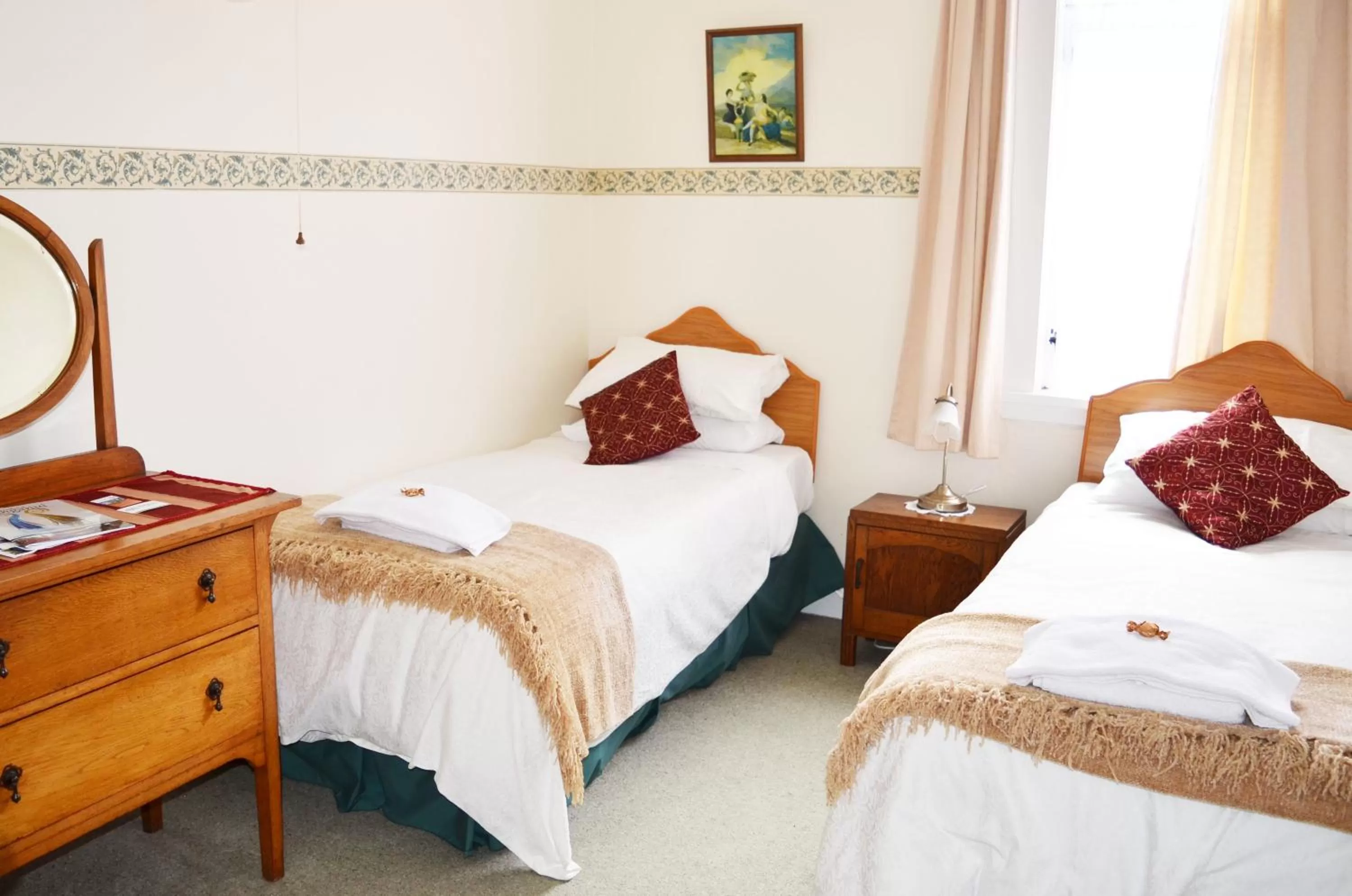 Photo of the whole room, Bed in Braemar House B&B and YHA Hostel