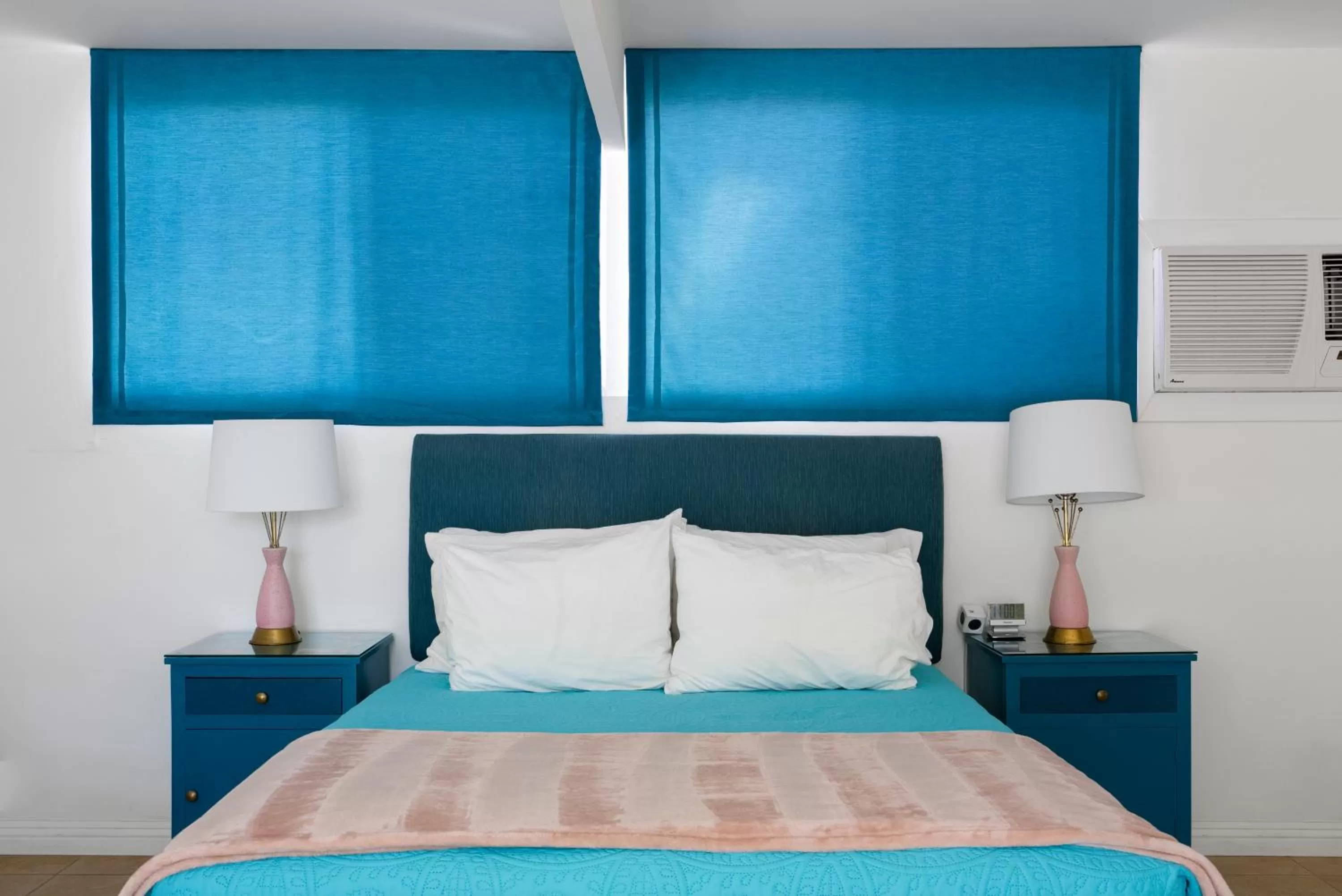 Bed in The Monkey Tree Hotel by AvantStay