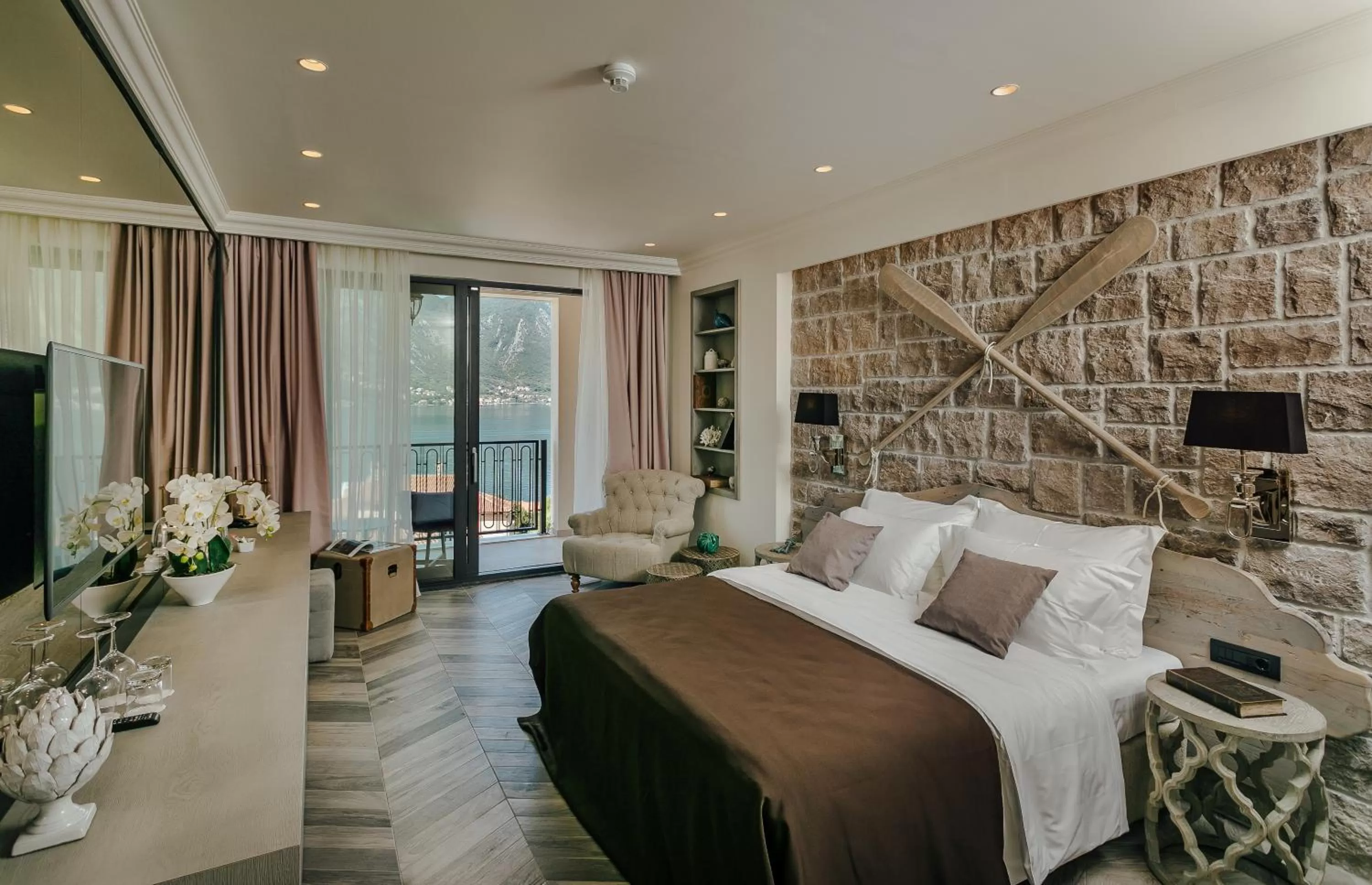 Photo of the whole room, Bed in Boutique Hotel Casa del Mare - Vizura