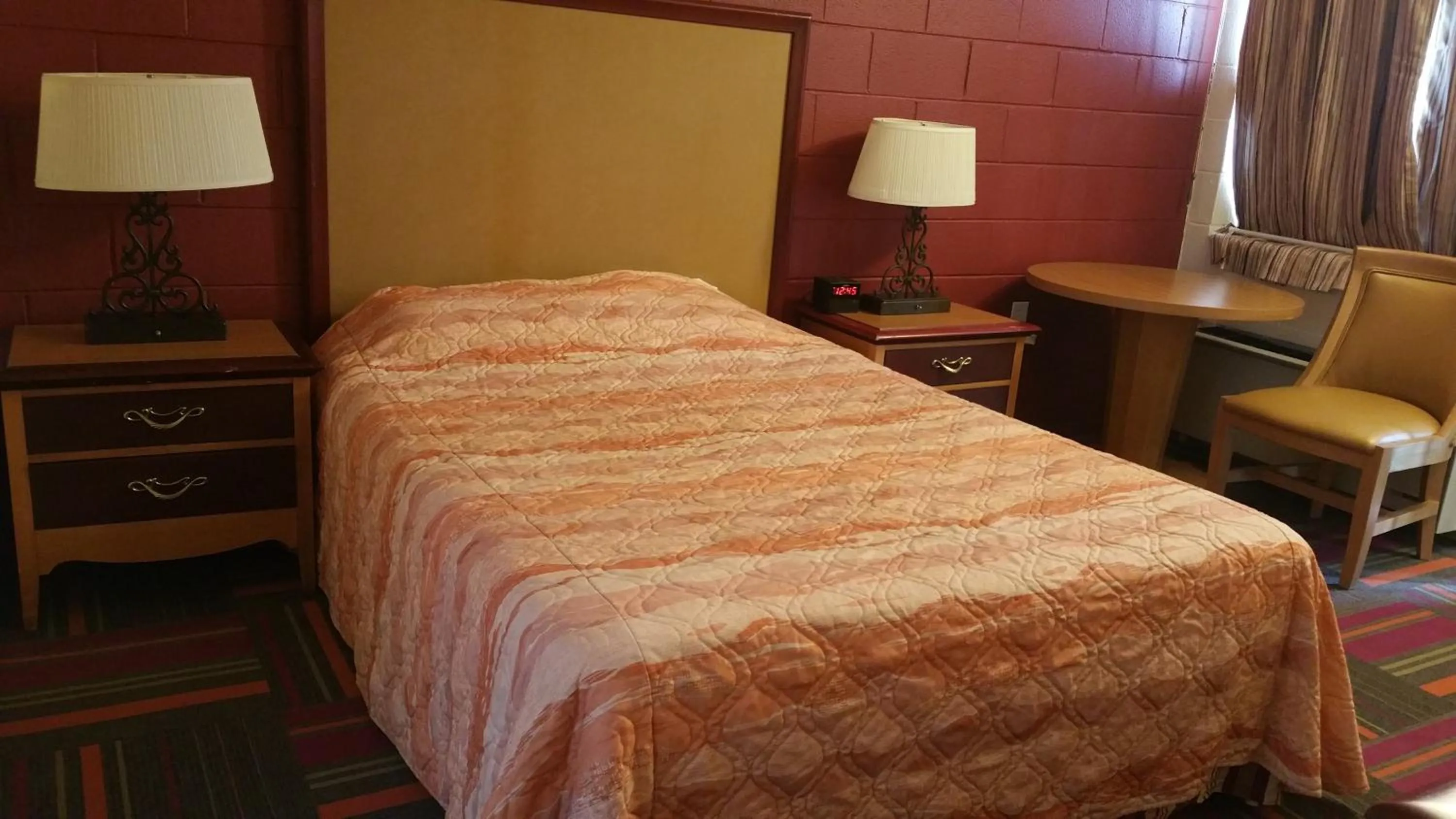 Bed in Thunder Bird Motel