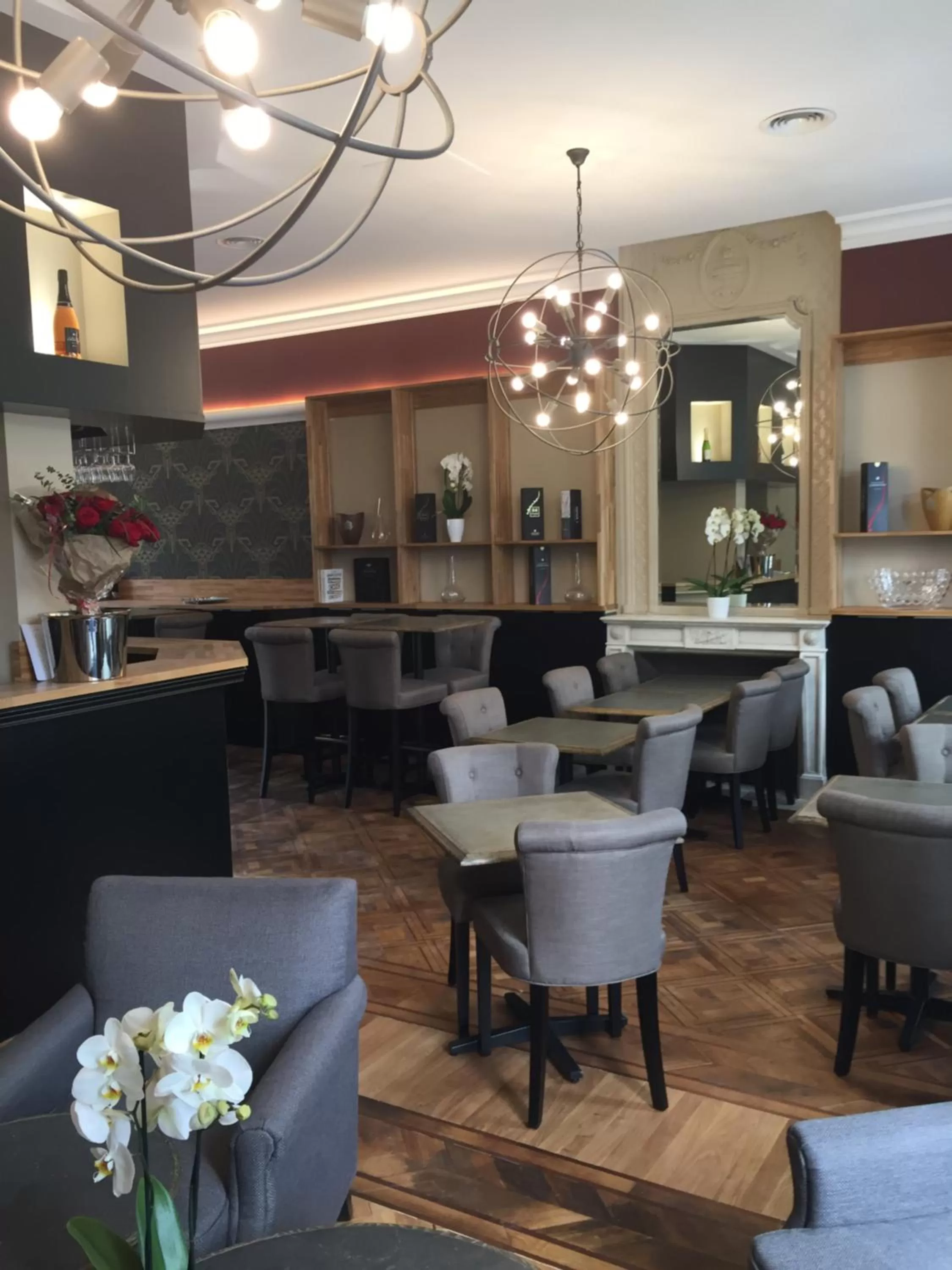 Restaurant/places to eat in La Cave de l'Avenue de Champagne