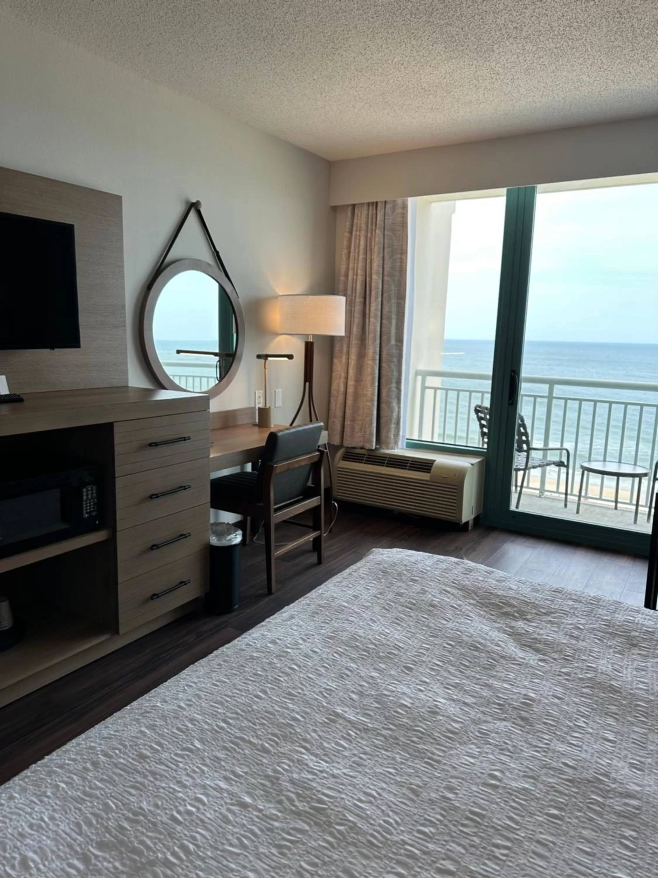 Bed in Hampton Inn Virginia Beach-Oceanfront South
