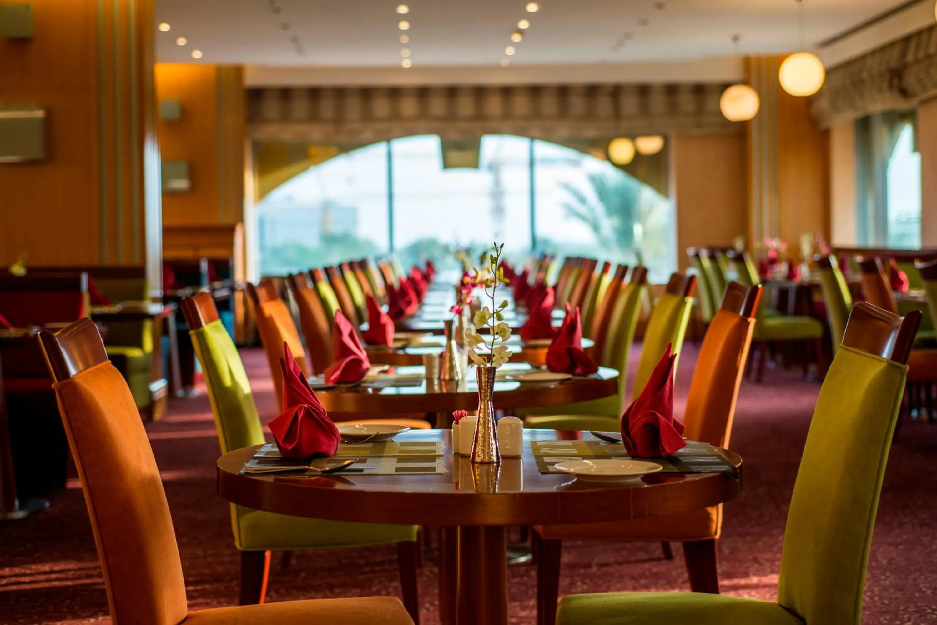 Restaurant/places to eat in City Seasons Hotel & Suites Muscat