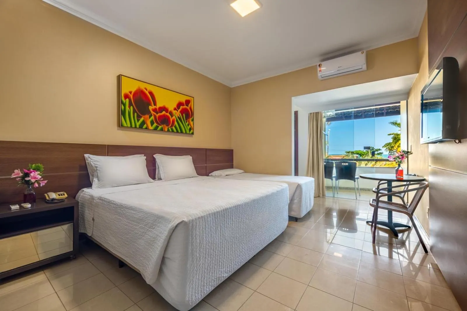 Bed in Transoceanico Praia Hotel