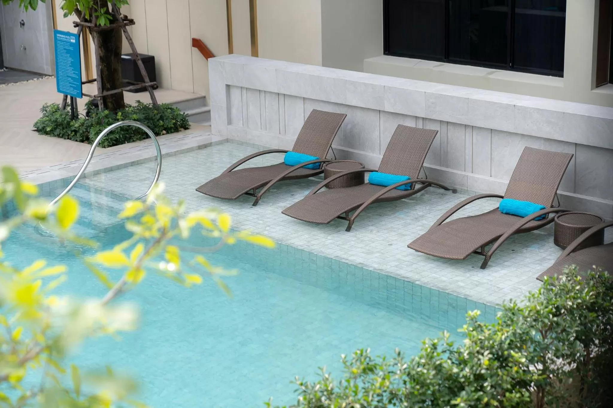 Swimming pool in Centara Life Hotel Bangkok Phra Nakhon