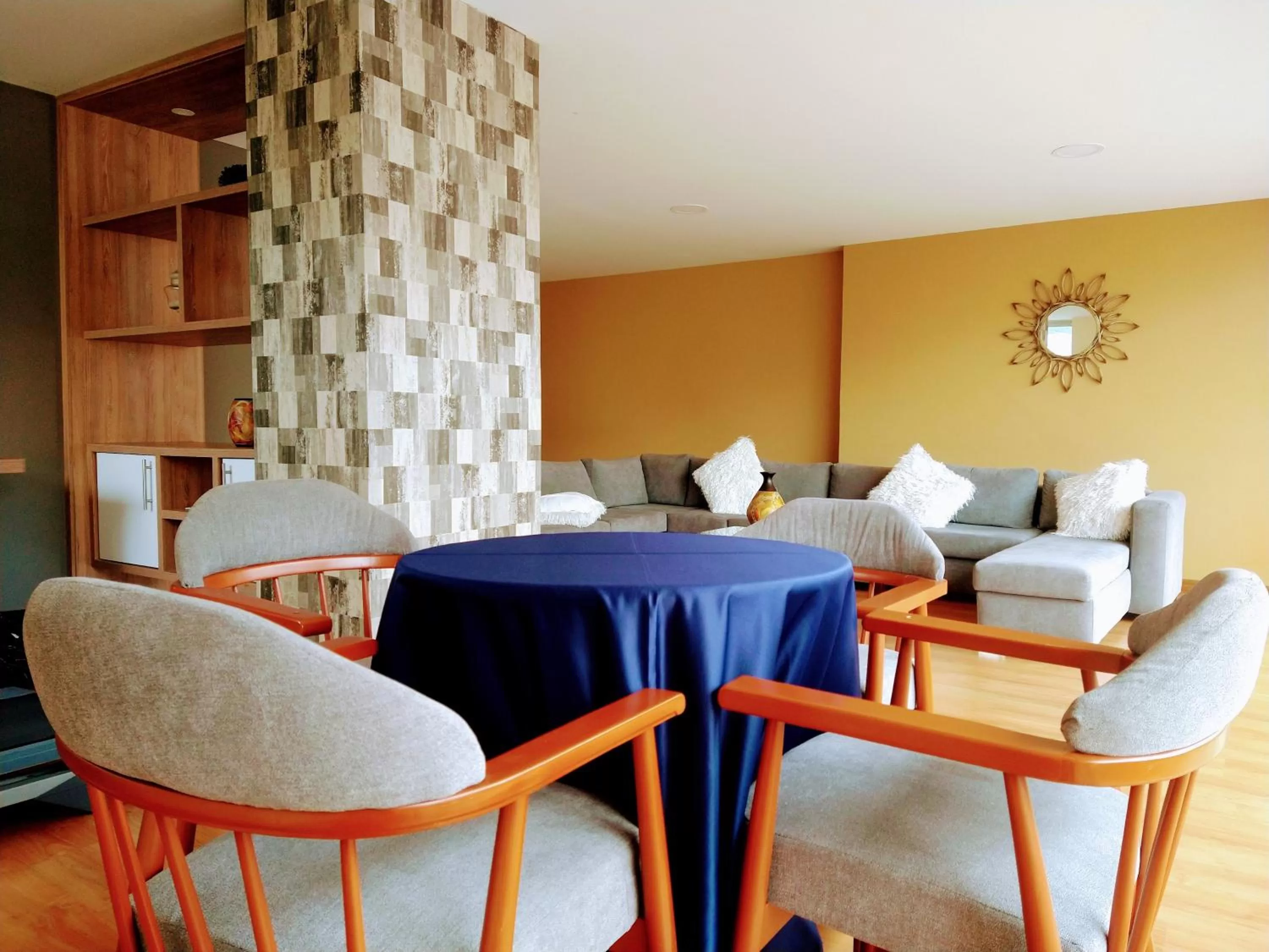 Seating area in Hotel Morasurco