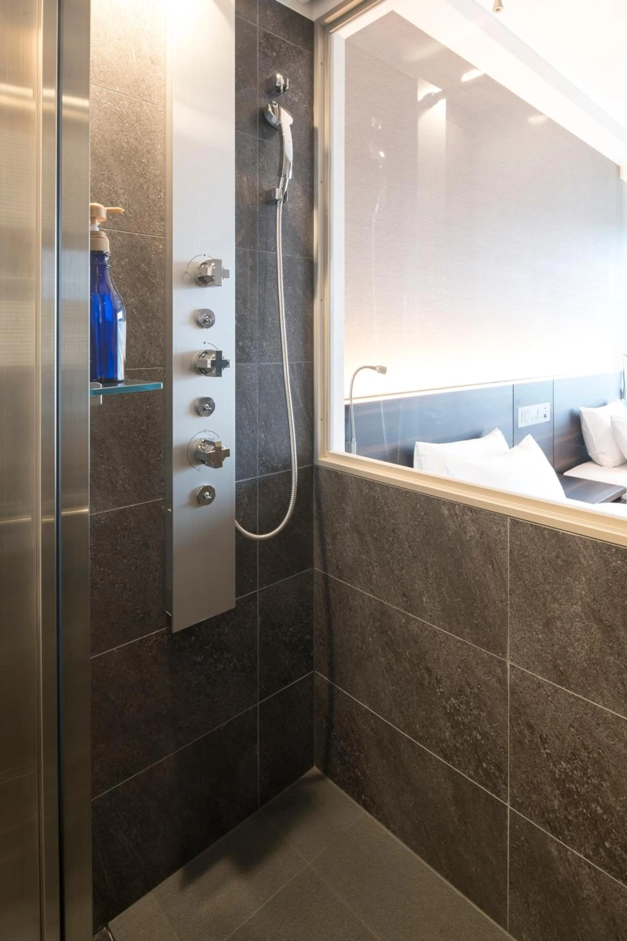 Shower in Piazza Hotel Nara