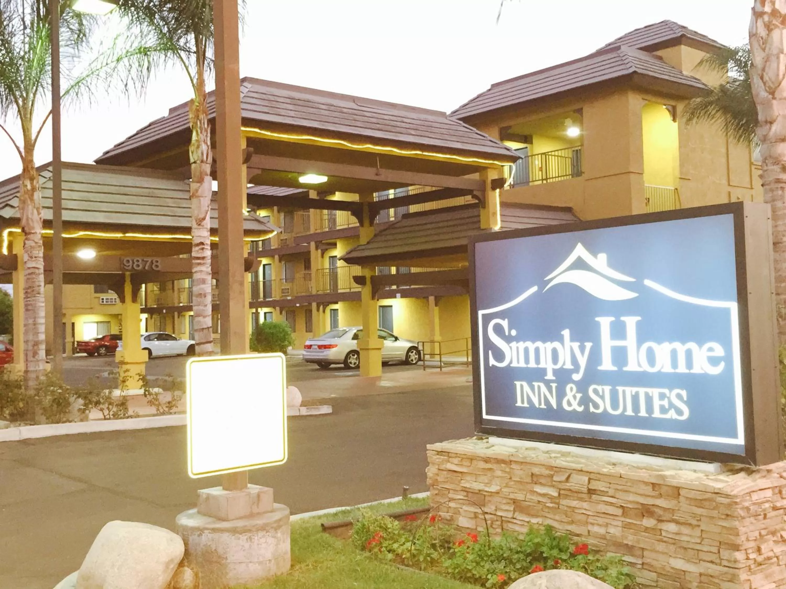 Property building in Simply Home Inn & Suites - Riverside