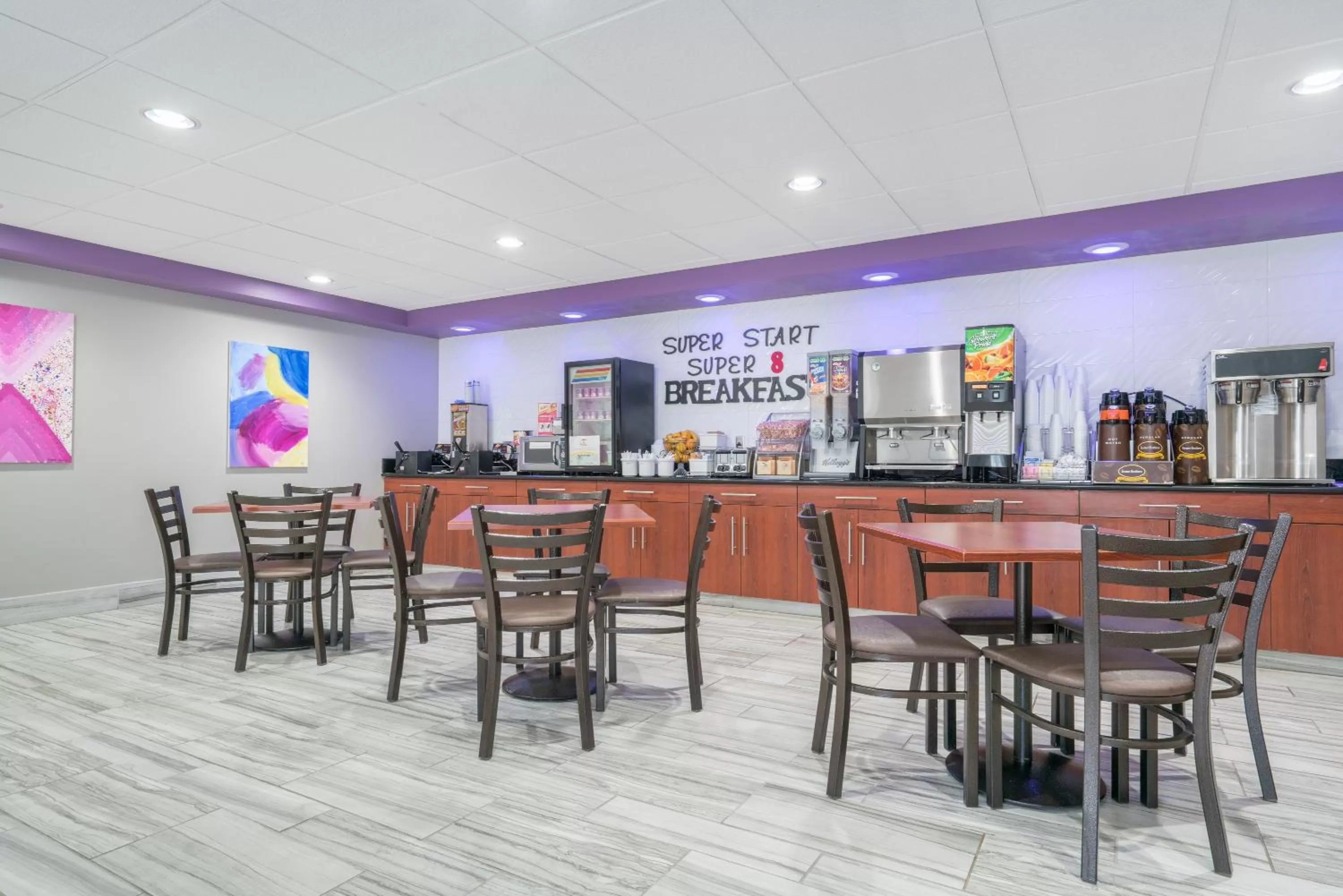 Restaurant/places to eat in Super 8 by Wyndham Bloomington/Airport